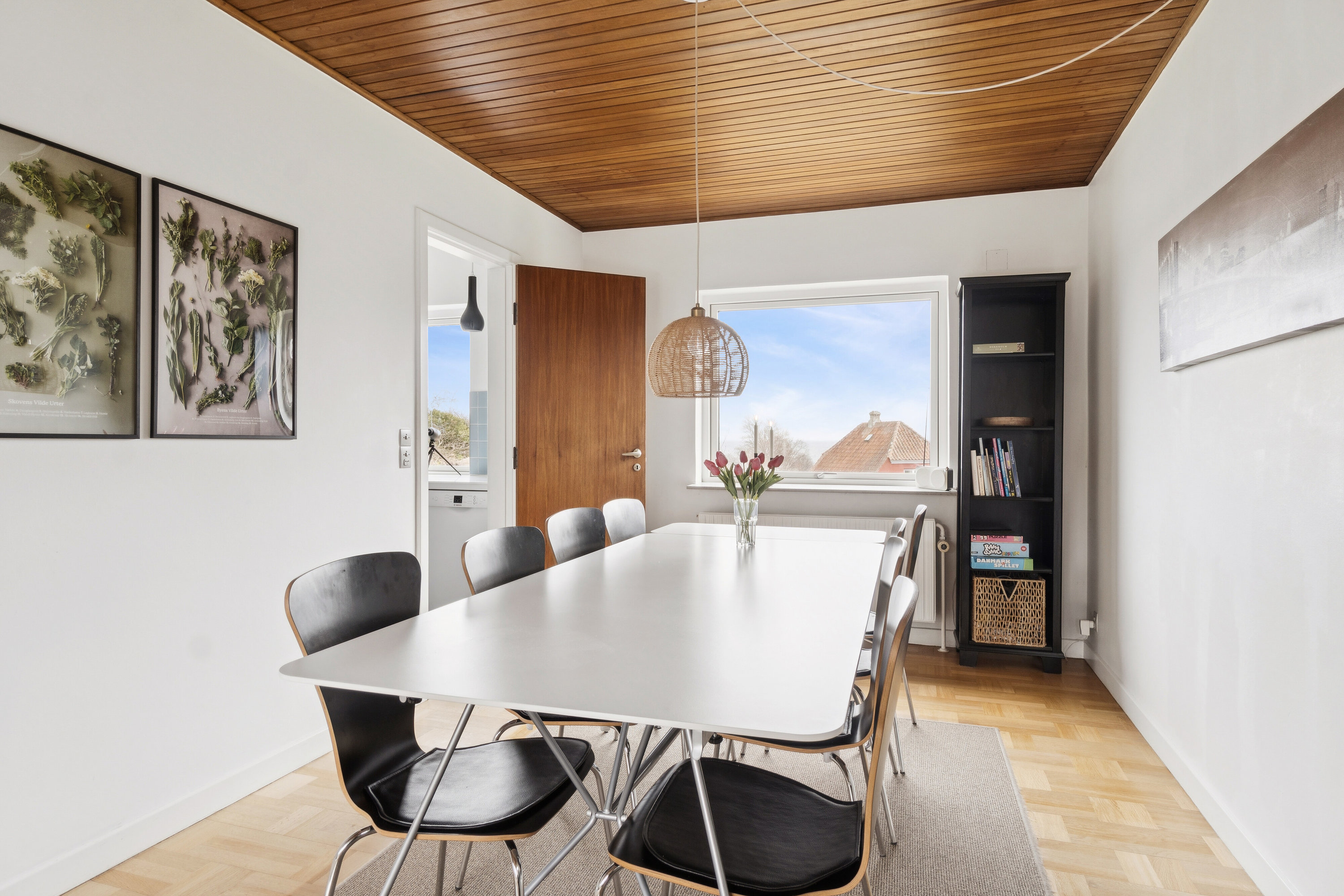 Fremhævet spisestue billede i fuldskærmstilstand. Billede af Strandvejen 5, 3770 Allinge