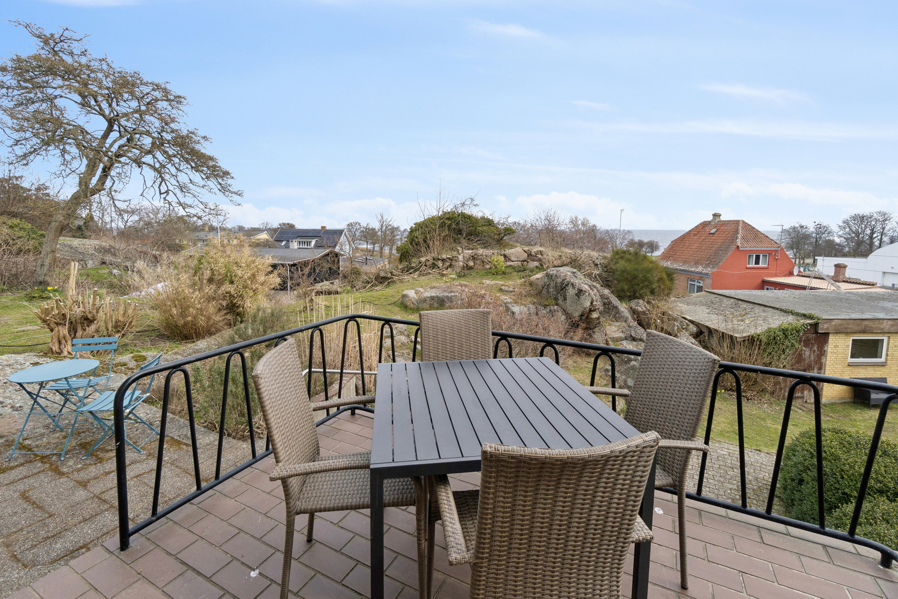 Fremhævet terrasse billede i fuldskærmstilstand. Billede af Strandvejen 5, 3770 Allinge