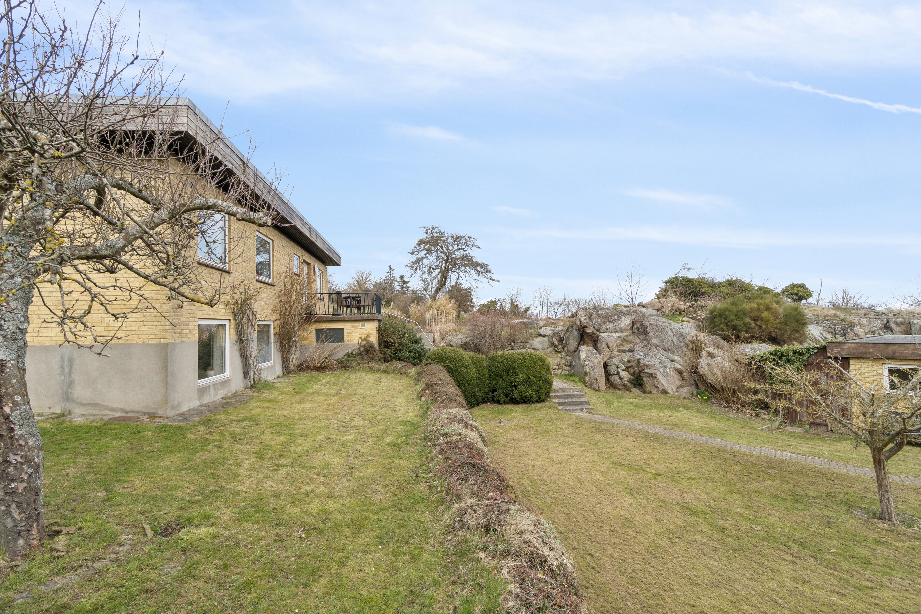 Fremhævet set fra haven billede i fuldskærmstilstand. Billede af Strandvejen 5, 3770 Allinge