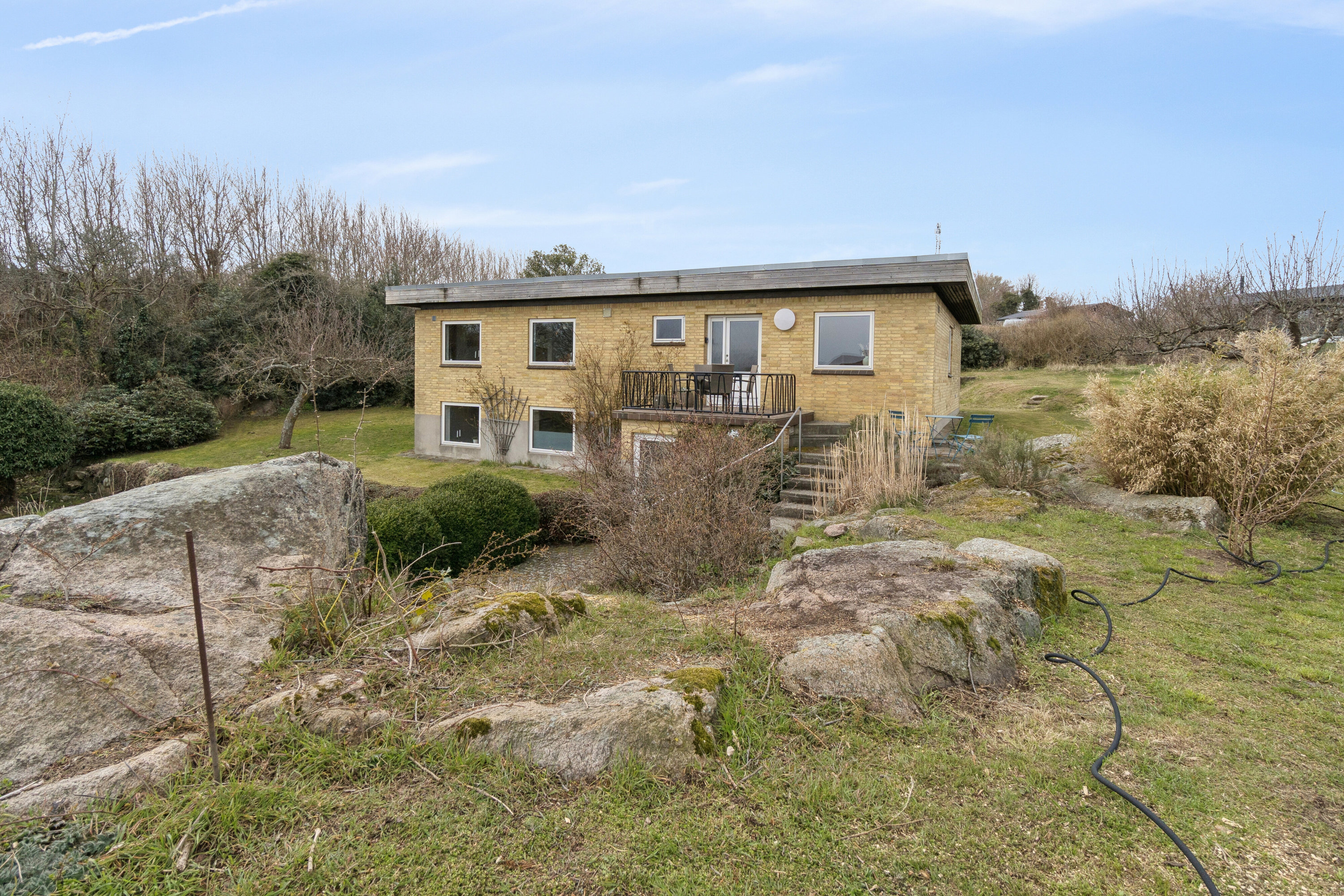 Fremhævet set fra haven billede i fuldskærmstilstand. Billede af Strandvejen 5, 3770 Allinge