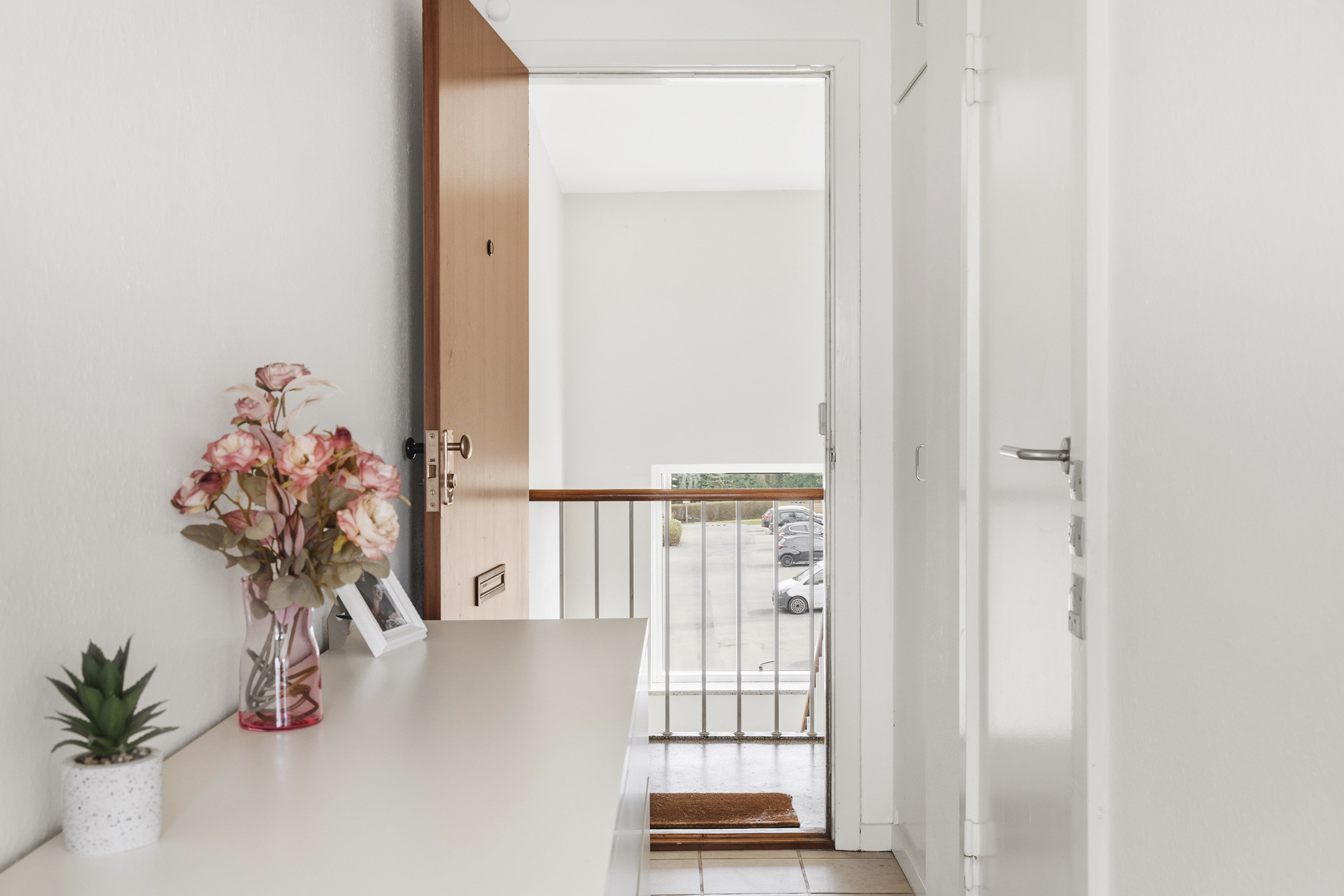 Fremhævet entré billede i fuldskærmstilstand. Billede af Bybjergvej 7, 2. mf., 2970 Hørsholm