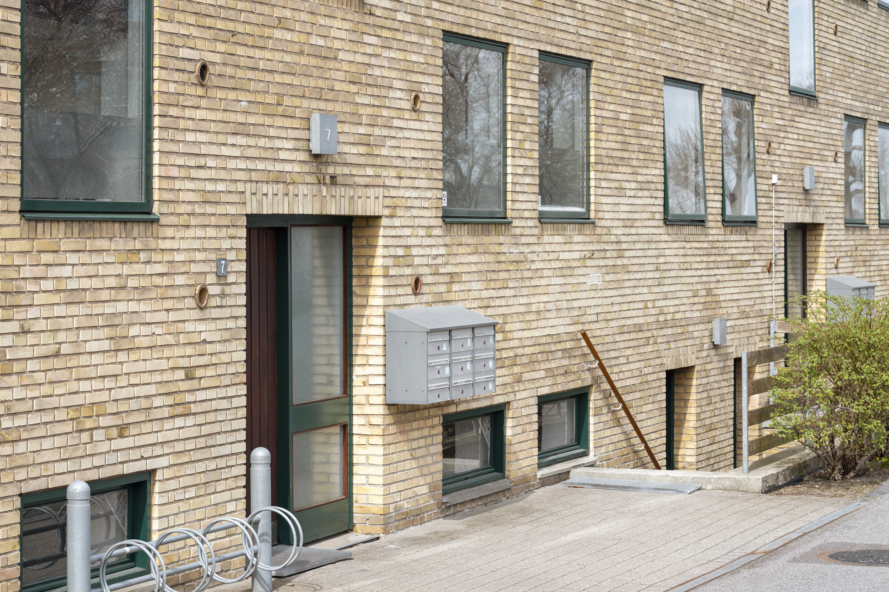 Fremhævet entré billede i fuldskærmstilstand. Billede af Bybjergvej 7, 2. mf., 2970 Hørsholm