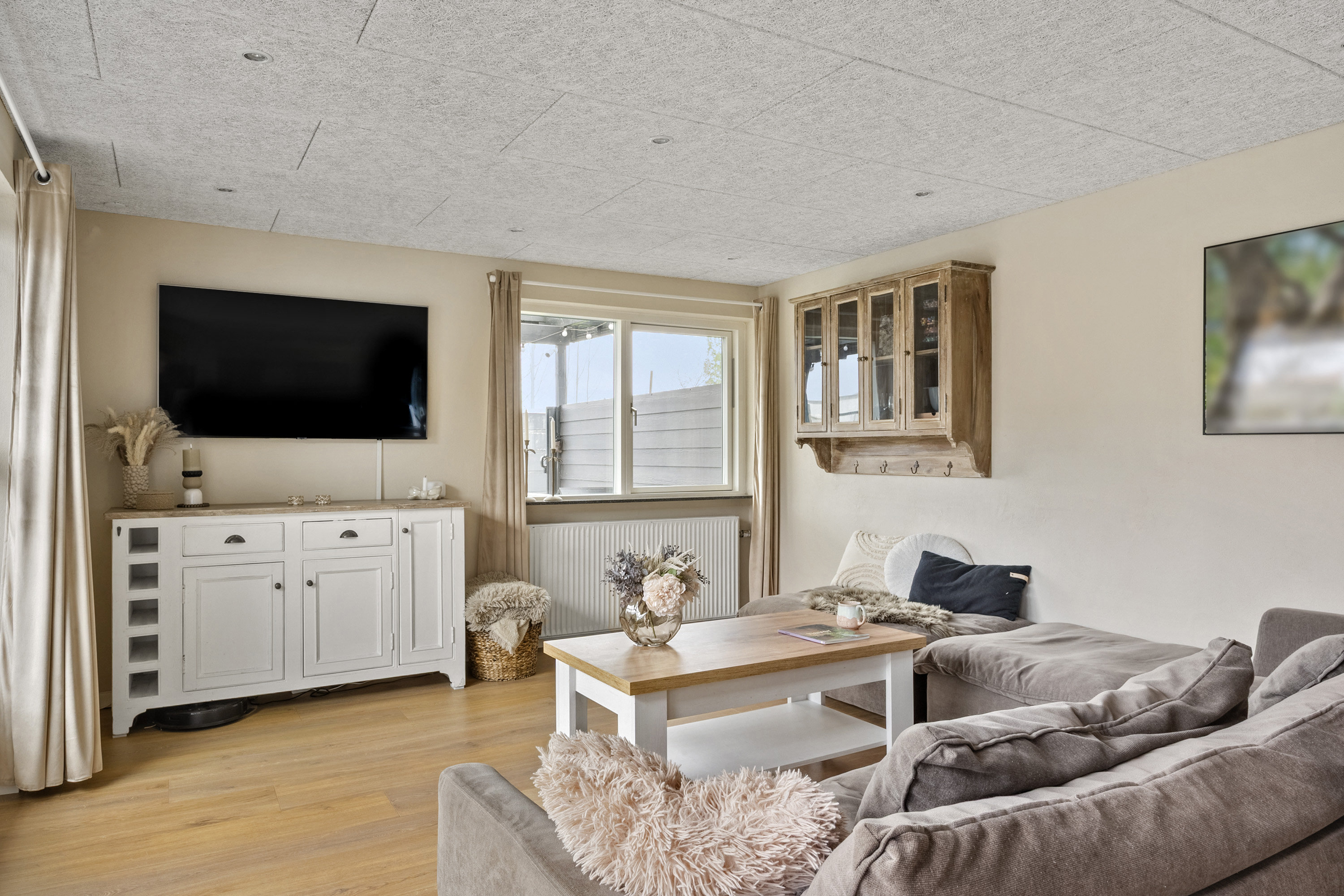 Fremhævet stue billede i fuldskærmstilstand. Billede af Platanalle 44, 8700 Horsens