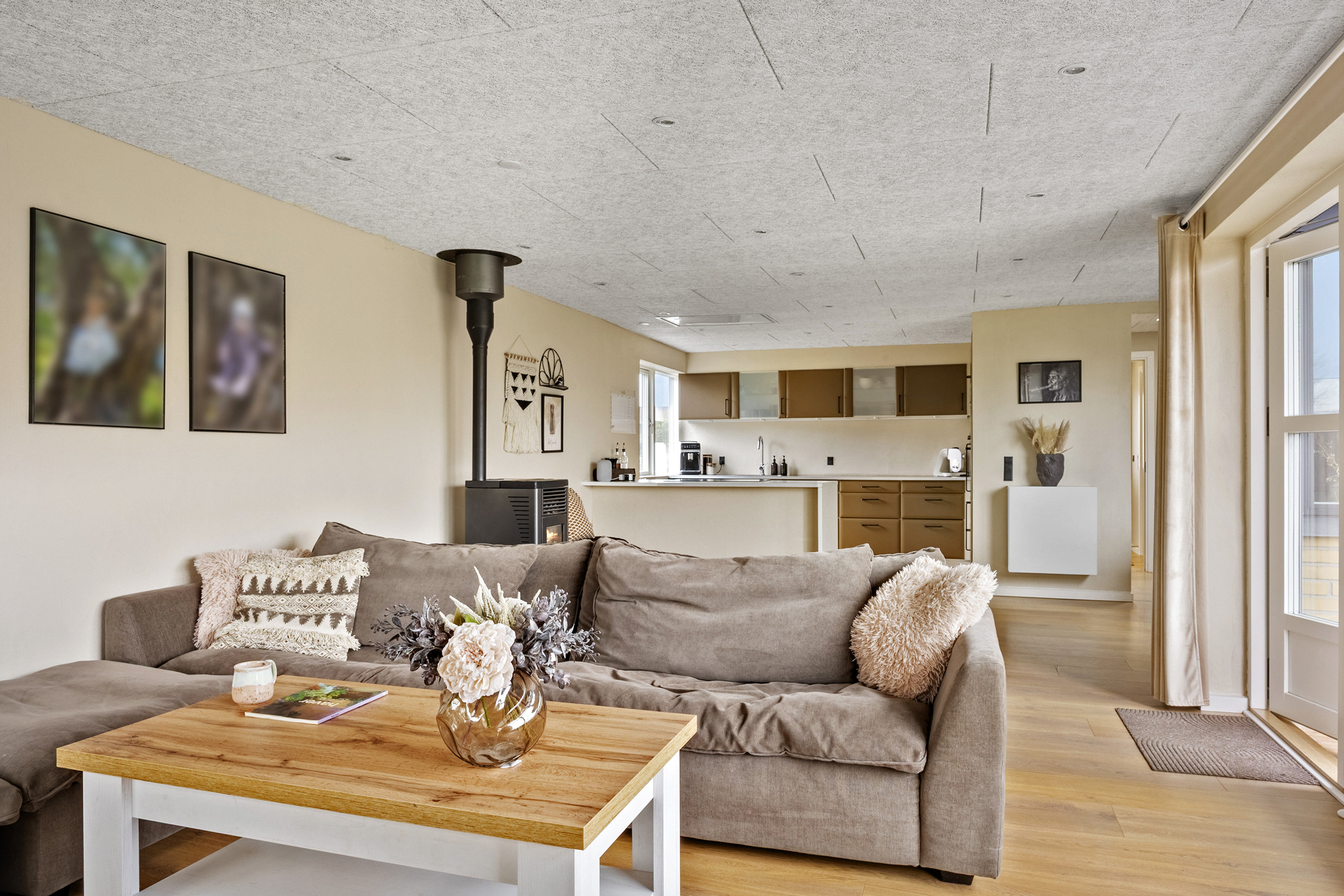 Fremhævet stue billede i fuldskærmstilstand. Billede af Platanalle 44, 8700 Horsens