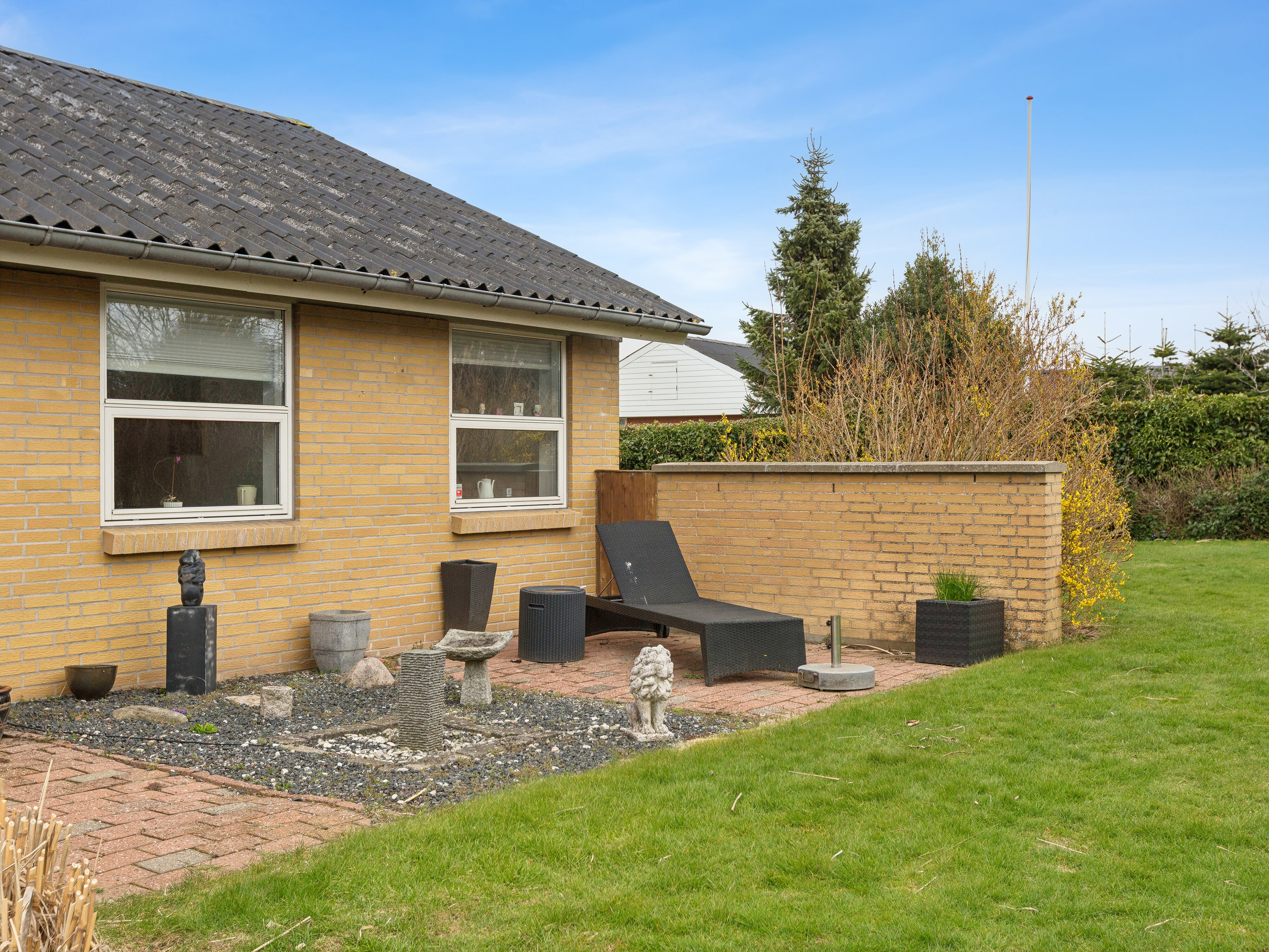 Fremhævet set fra haven billede i fuldskærmstilstand. Billede af Fullasvej 11, 9800 Hjørring