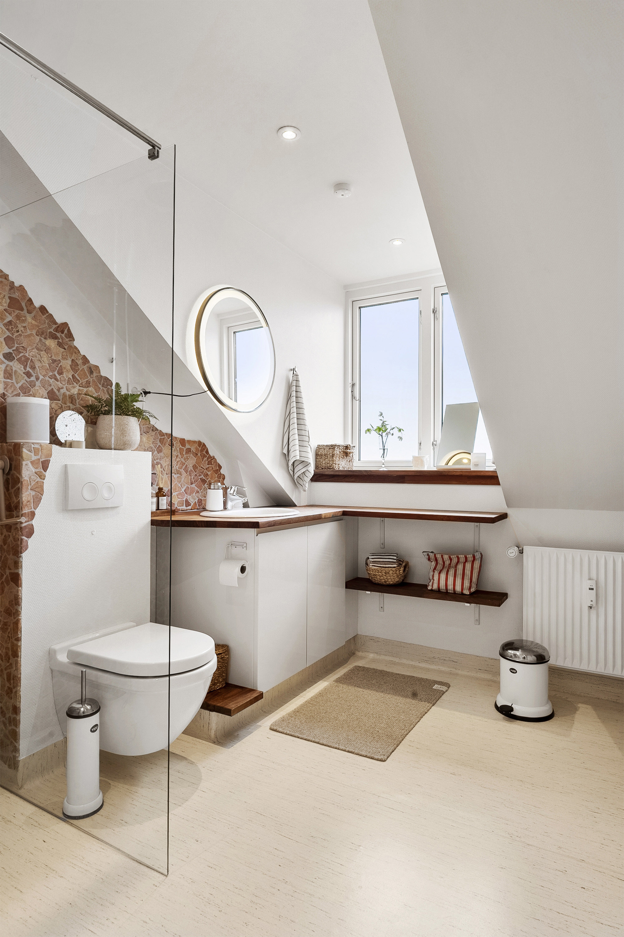 Fremhævet badeværelse billede i fuldskærmstilstand. Billede af Hunderupvej 28, 3. tv., 5000 Odense C