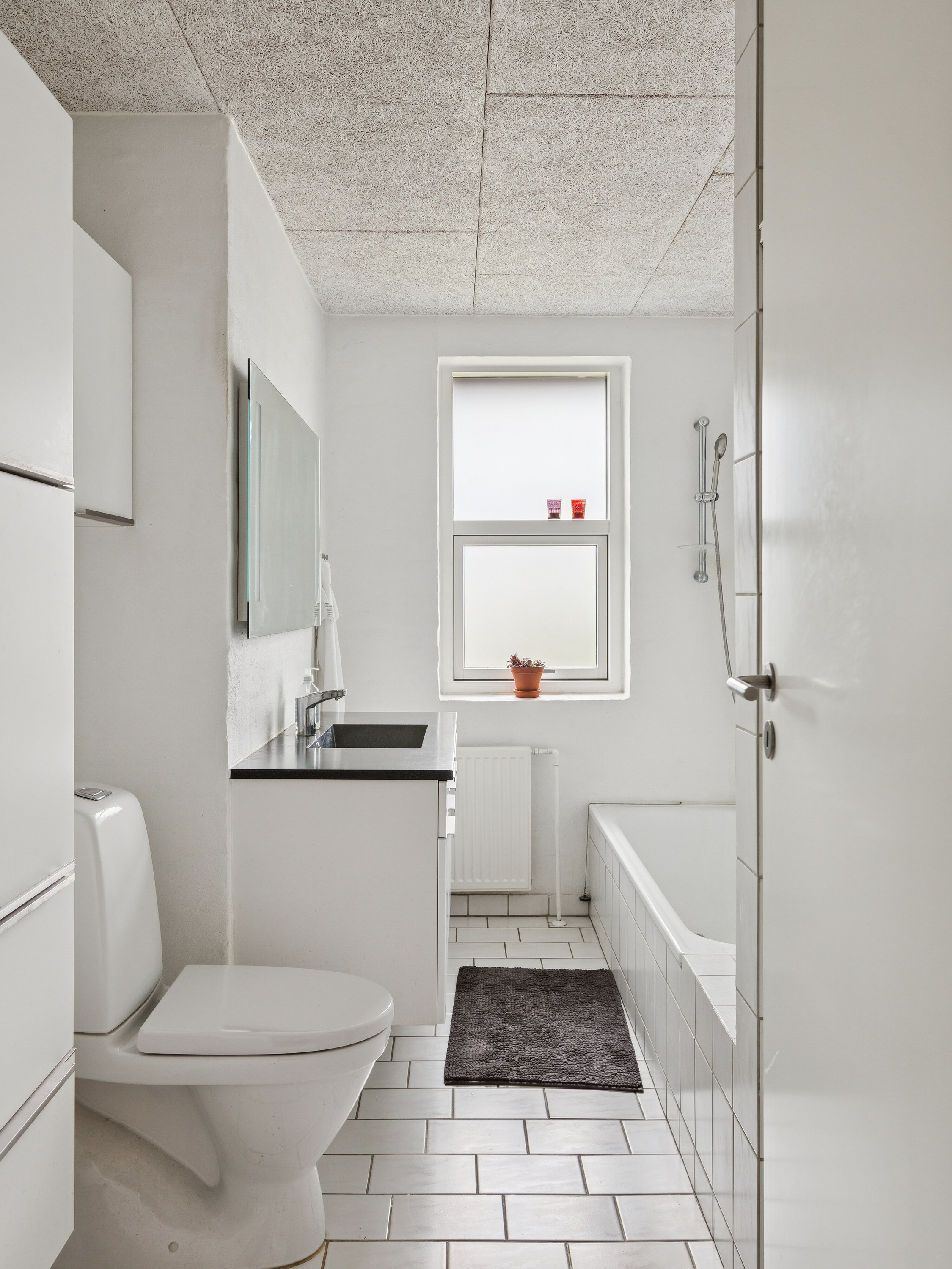 Fremhævet badeværelse billede i fuldskærmstilstand. Billede af Fullasvej 11, 9800 Hjørring