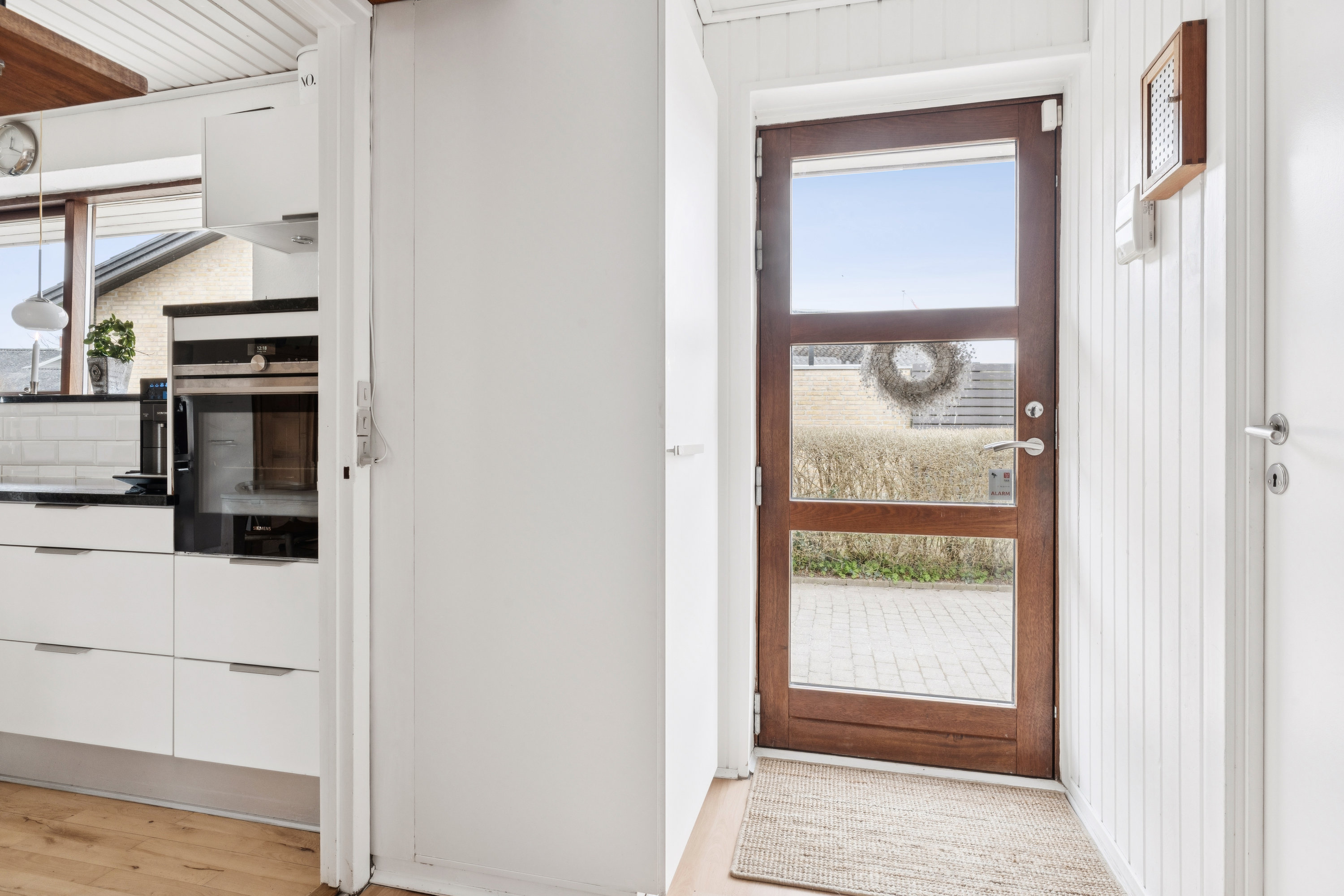 Fremhævet gang billede i fuldskærmstilstand. Billede af Lykkegårdsvej 54, Gug, 9210 Aalborg SØ