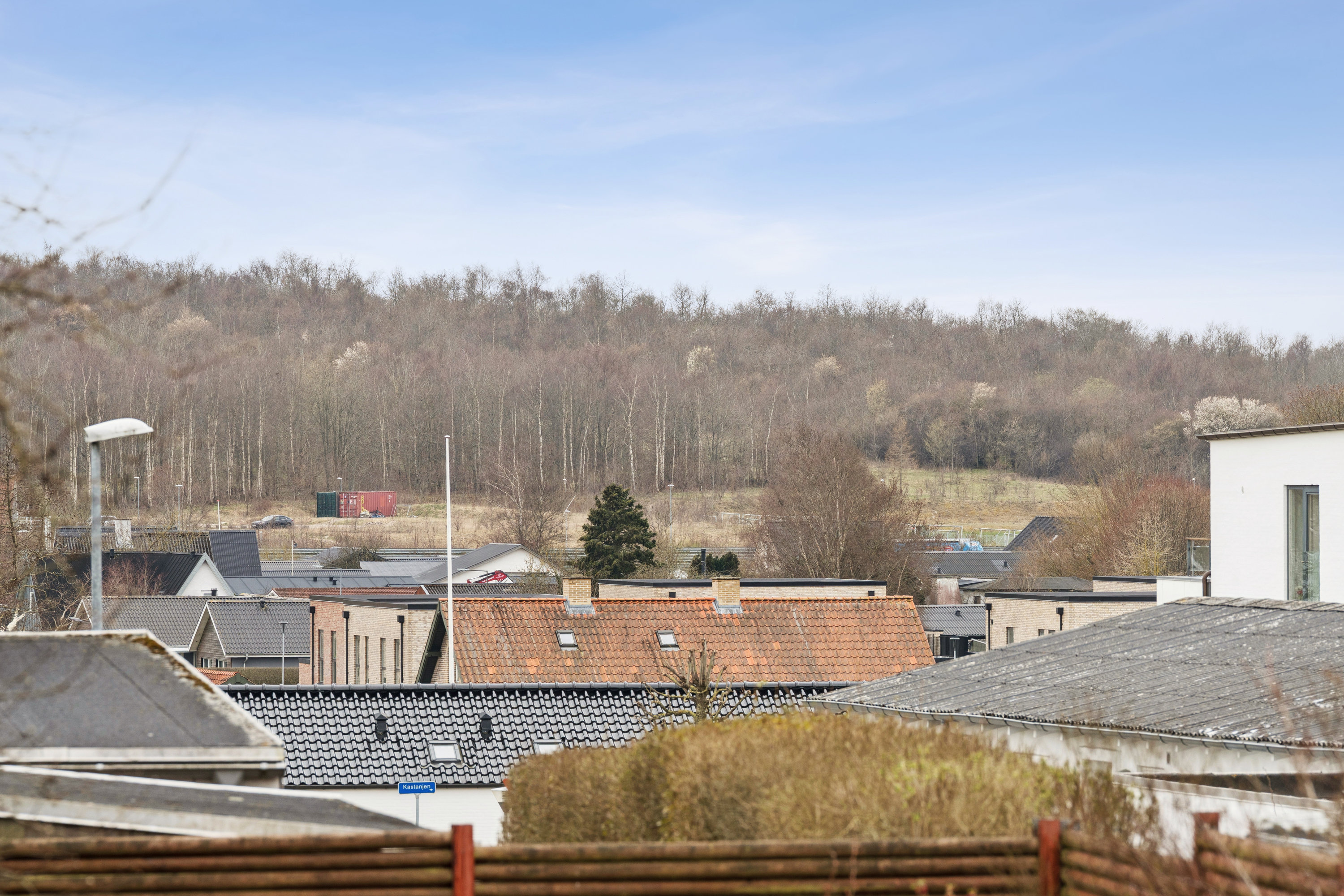 Fremhævet terrasse billede i fuldskærmstilstand. Billede af Lykkegårdsvej 54, Gug, 9210 Aalborg SØ