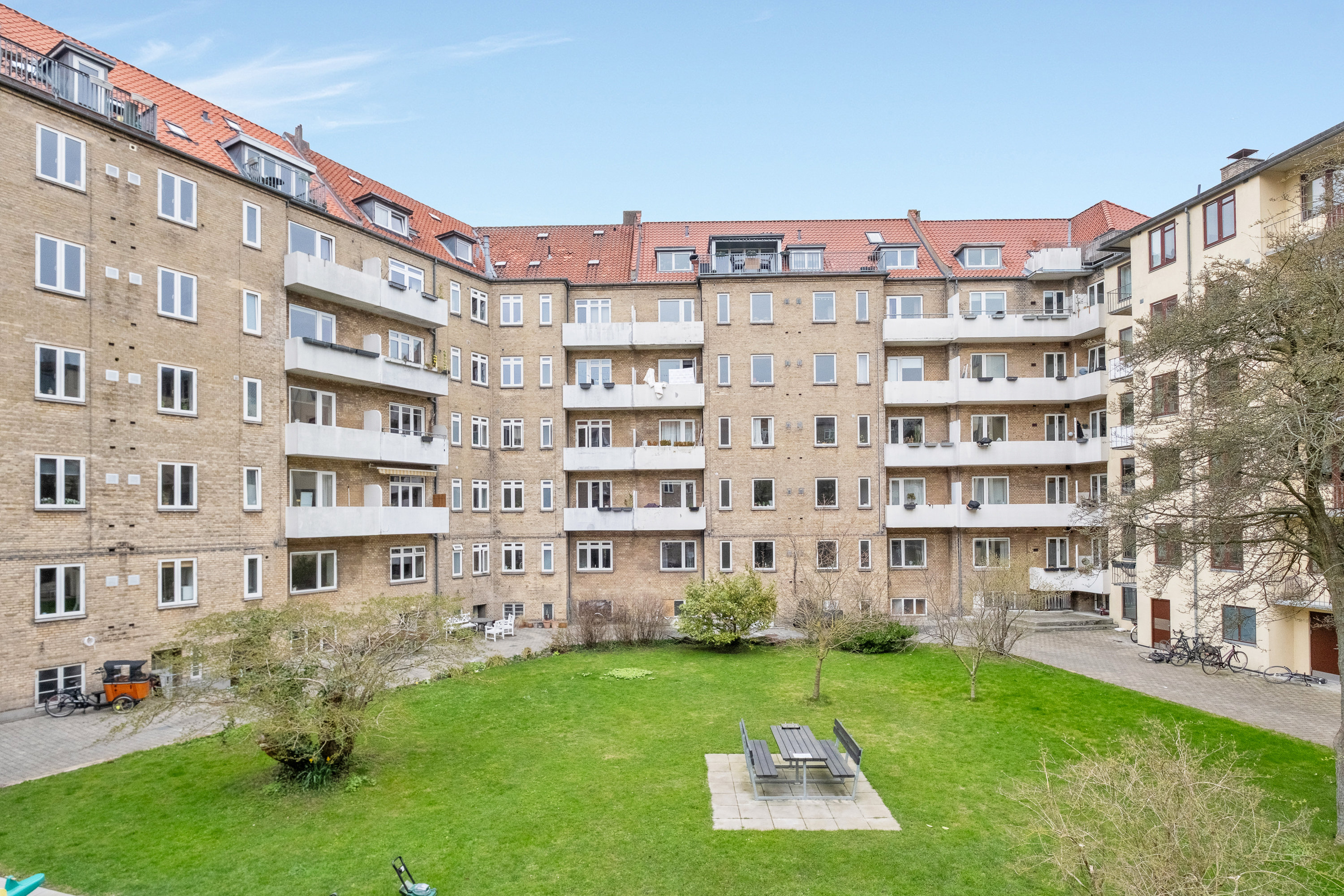 Fremhævet bag facade billede i fuldskærmstilstand. Billede af Harald Jensens Plads 19, 1. th., 8000 Aarhus C