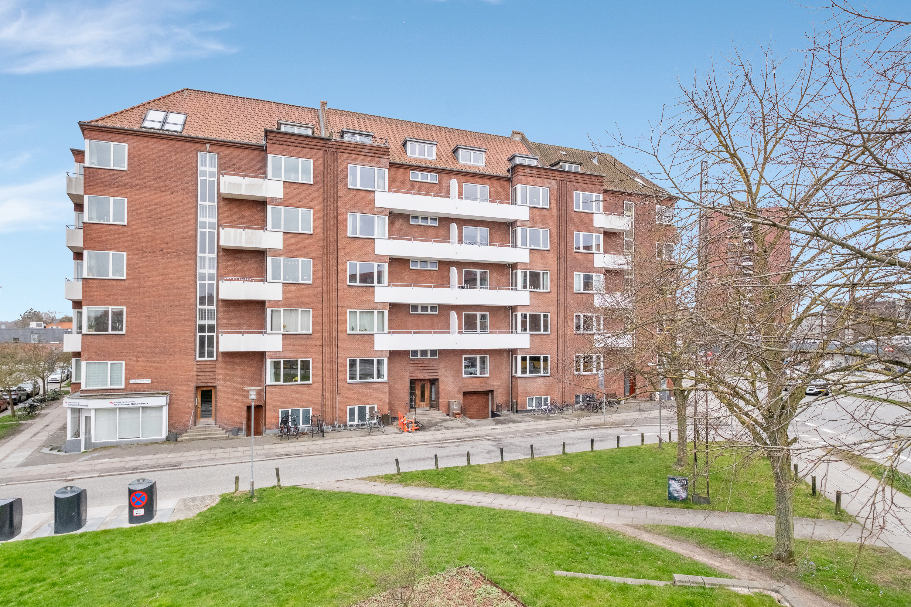 Fremhævet facade billede i fuldskærmstilstand. Billede af Harald Jensens Plads 19, 1. th., 8000 Aarhus C