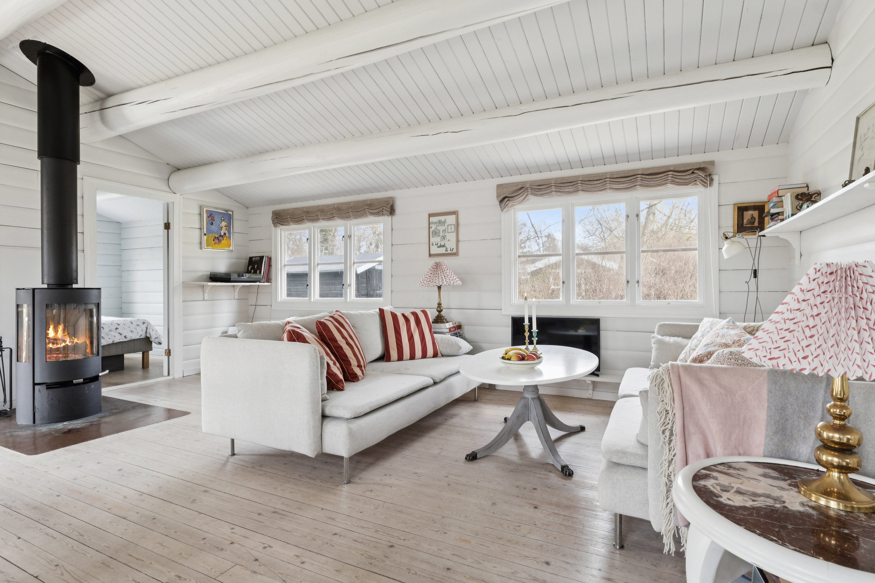 Fremhævet stue billede i fuldskærmstilstand. Billede af Mølledalen 4, 3120 Dronningmølle