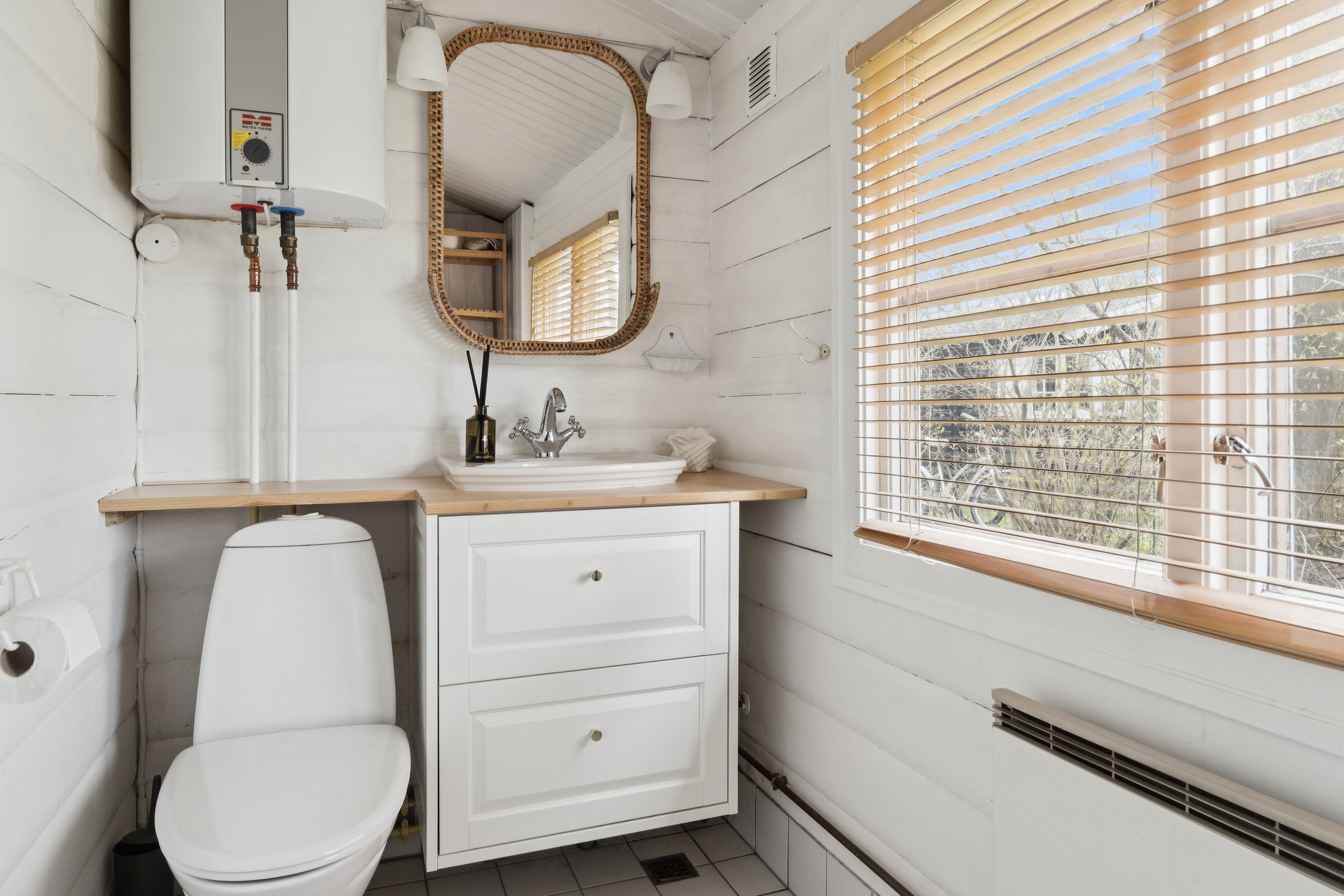 Fremhævet badeværelse billede i fuldskærmstilstand. Billede af Mølledalen 4, 3120 Dronningmølle