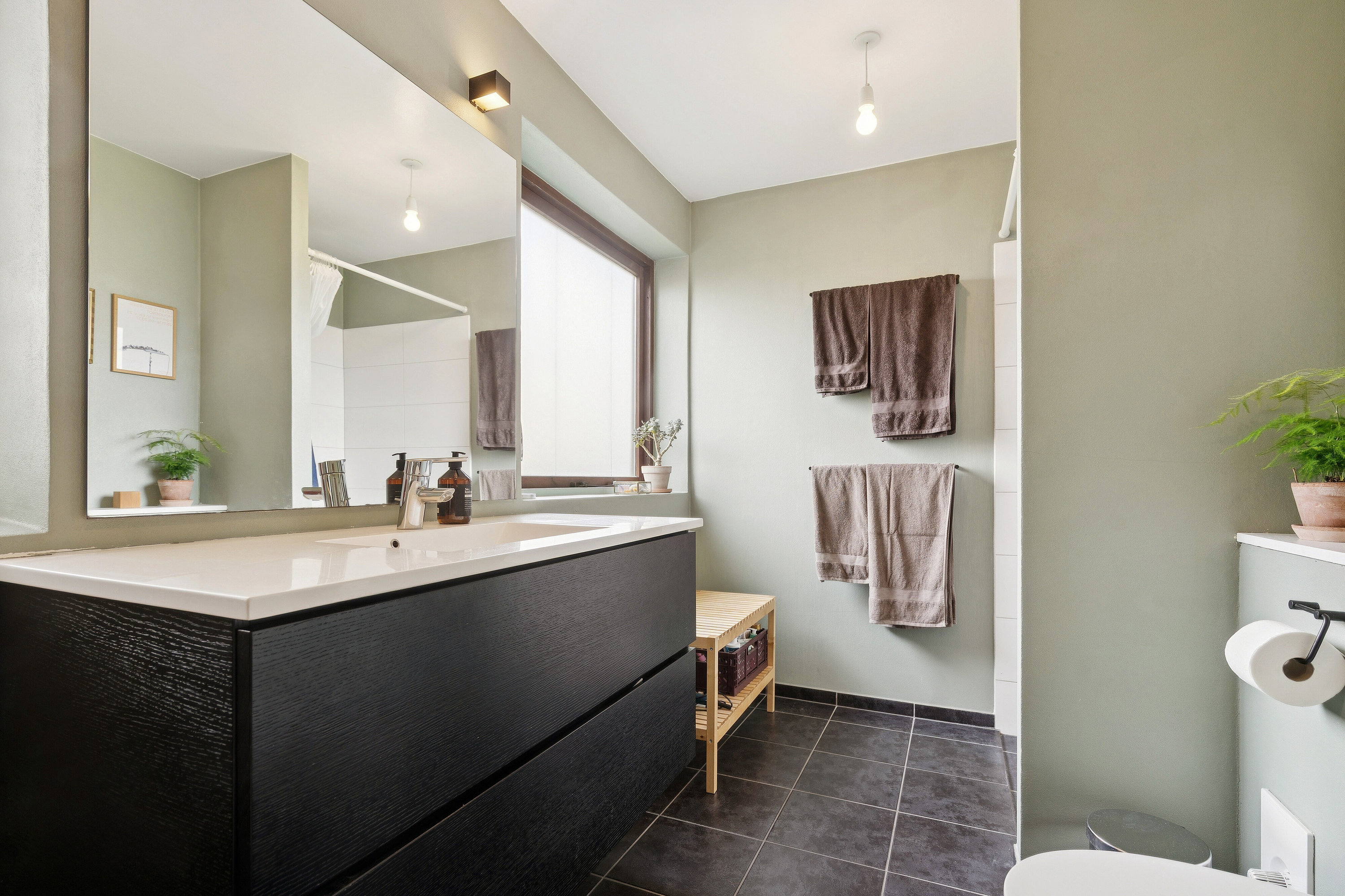 Fremhævet badeværelse billede i fuldskærmstilstand. Billede af Damhusdalen 96, 2610 Rødovre