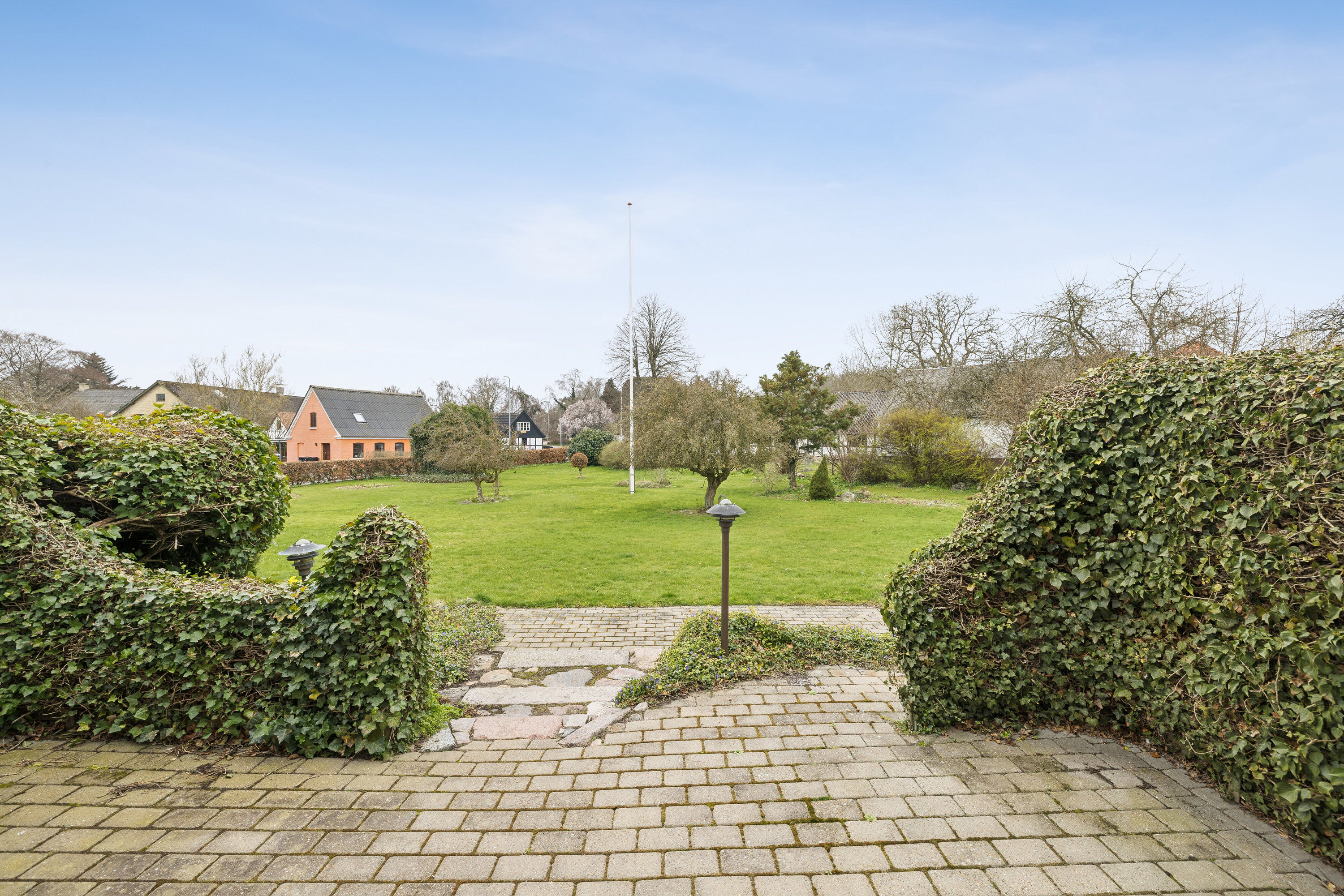 Fremhævet set fra haven billede i fuldskærmstilstand. Billede af Davinde Bygade 36, Davinde, 5220 Odense SØ