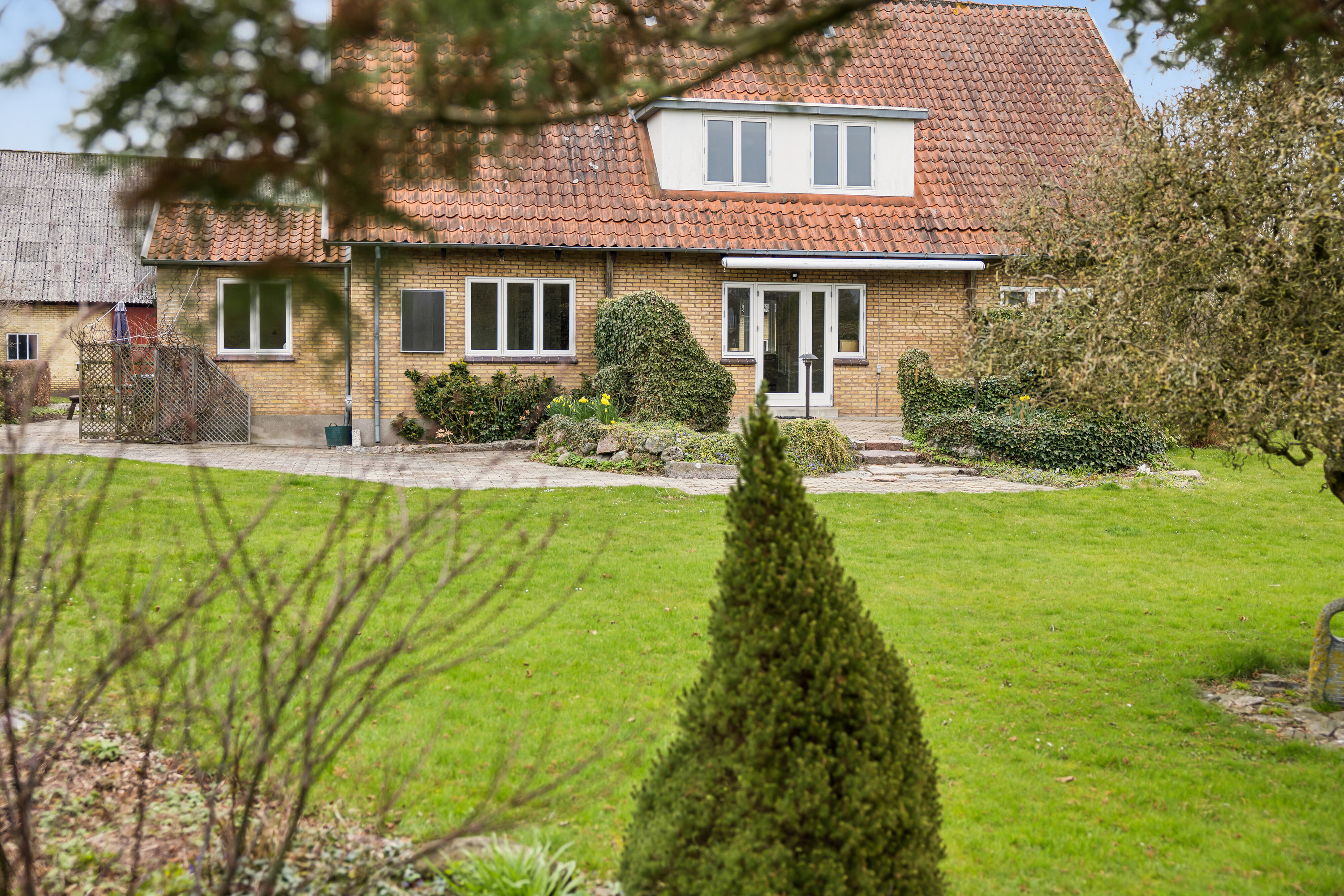 Fremhævet udendørs billede i fuldskærmstilstand. Billede af Davinde Bygade 36, Davinde, 5220 Odense SØ