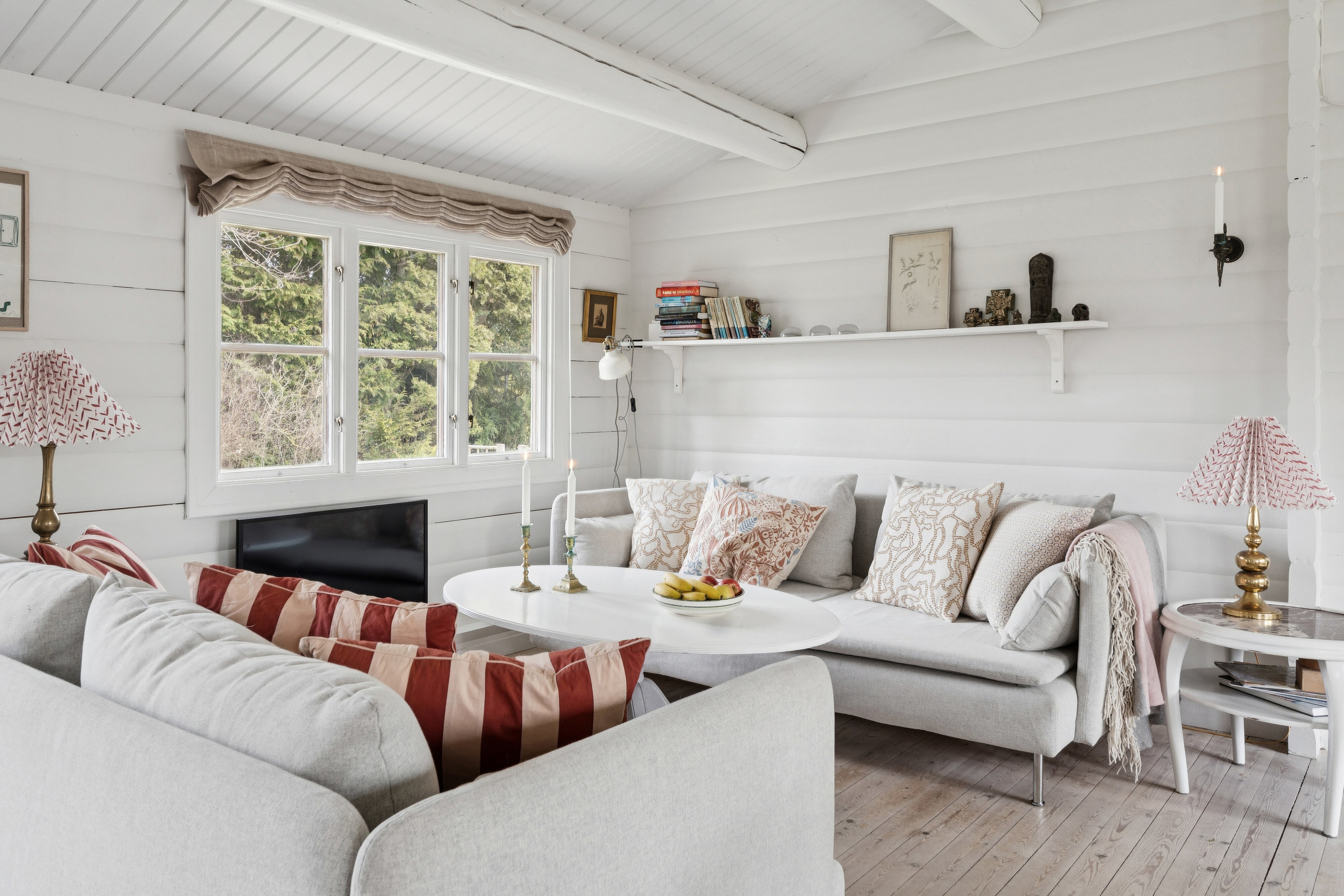 Fremhævet stue billede i fuldskærmstilstand. Billede af Mølledalen 4, 3120 Dronningmølle