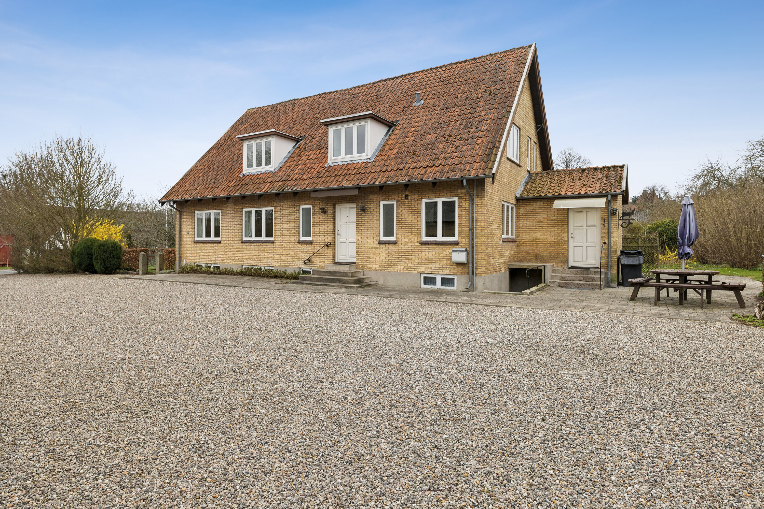 Fremhævet set fra vejen billede i fuldskærmstilstand. Billede af Davinde Bygade 36, Davinde, 5220 Odense SØ