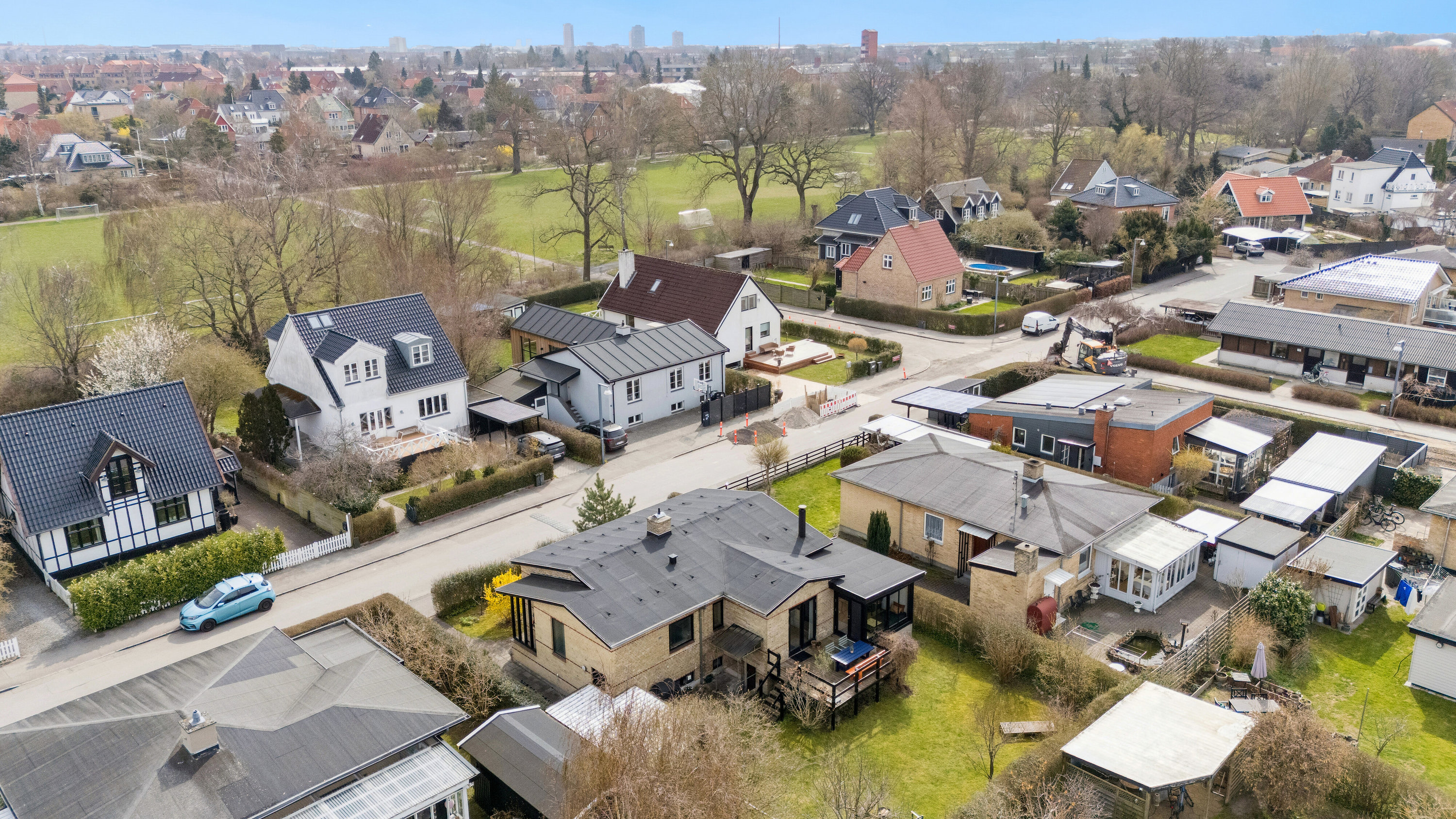 Fremhævet luftfoto billede i fuldskærmstilstand. Billede af Damhusdalen 96, 2610 Rødovre