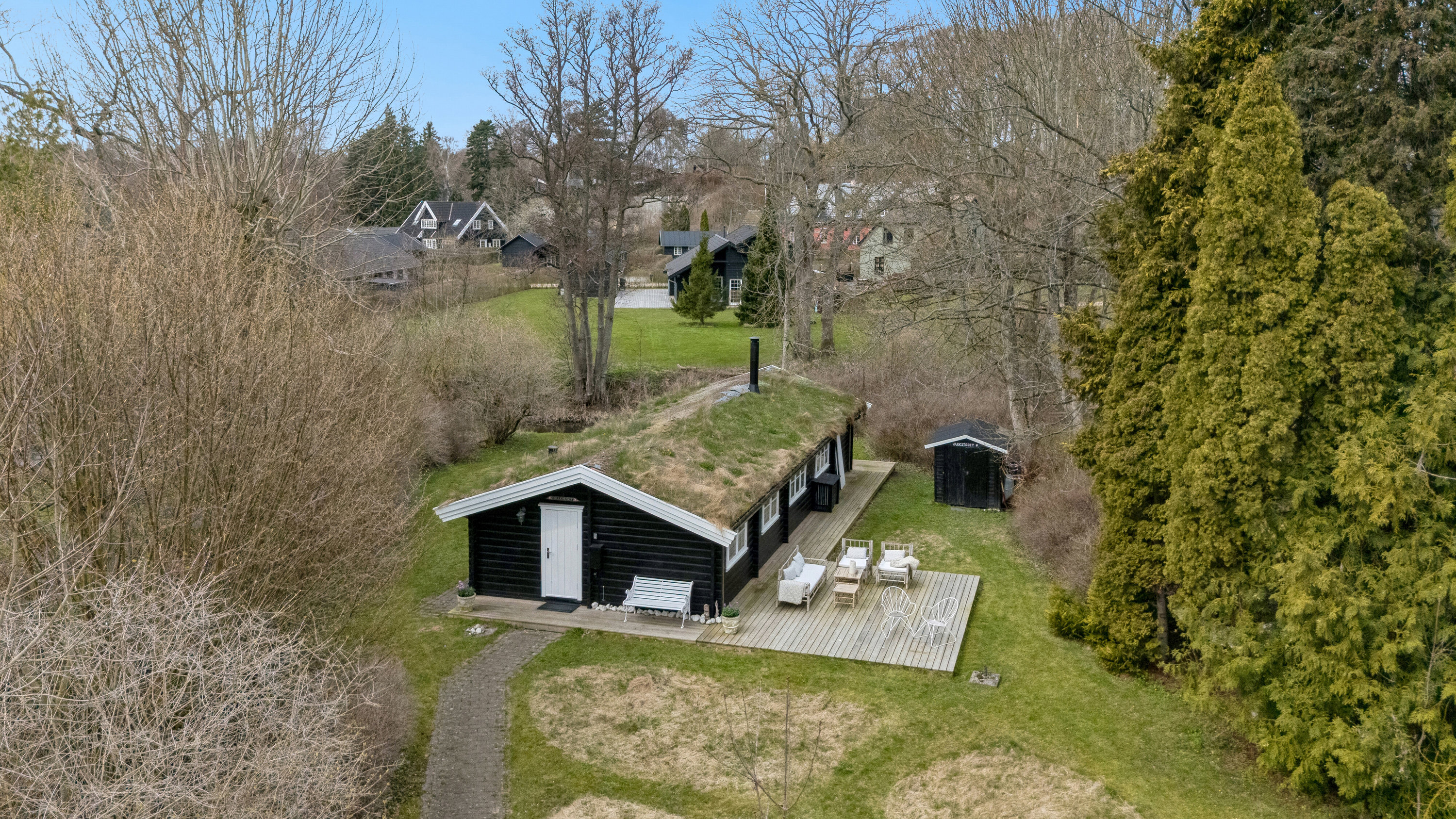 Fremhævet luftfoto billede i fuldskærmstilstand. Billede af Mølledalen 4, 3120 Dronningmølle