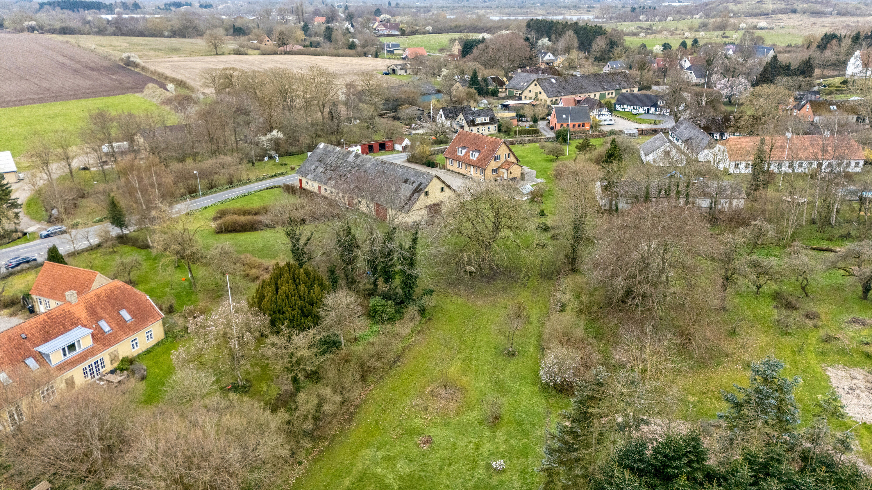 Fremhævet luftfoto billede i fuldskærmstilstand. Billede af Davinde Bygade 36, Davinde, 5220 Odense SØ