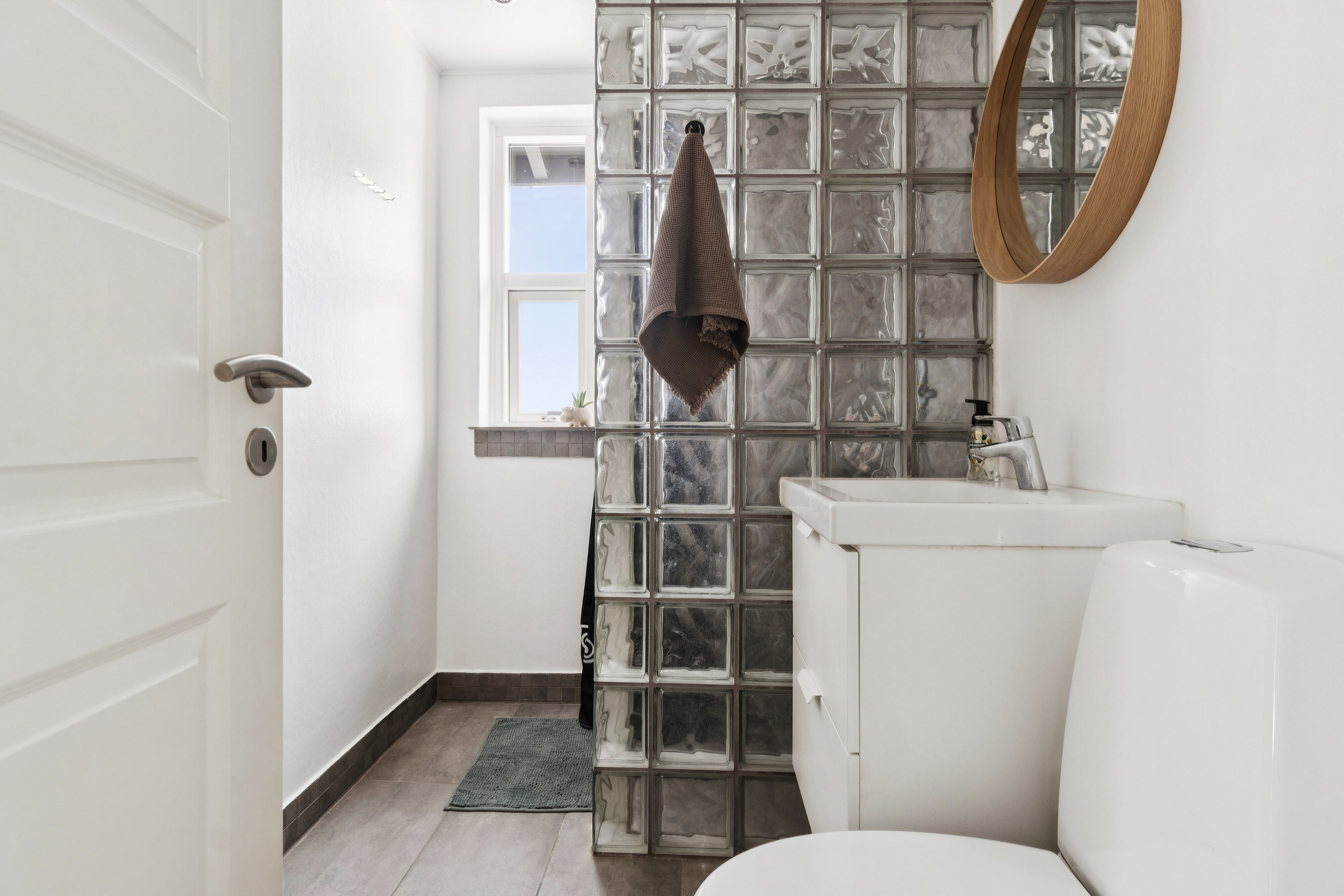 Fremhævet badeværelse billede i fuldskærmstilstand. Billede af Sandagerhusvej 178, 3100 Hornbæk