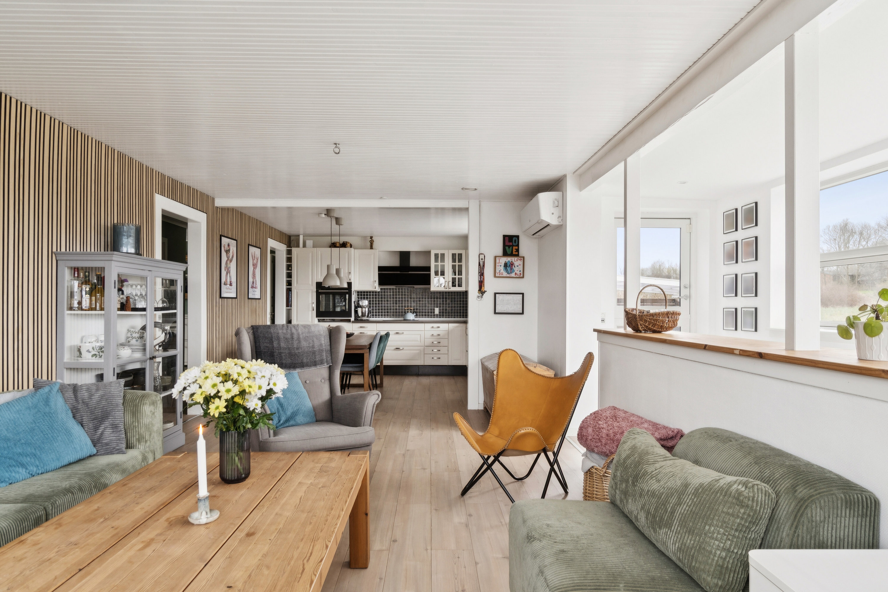 Fremhævet stue billede i fuldskærmstilstand. Billede af Sandagerhusvej 178, 3100 Hornbæk