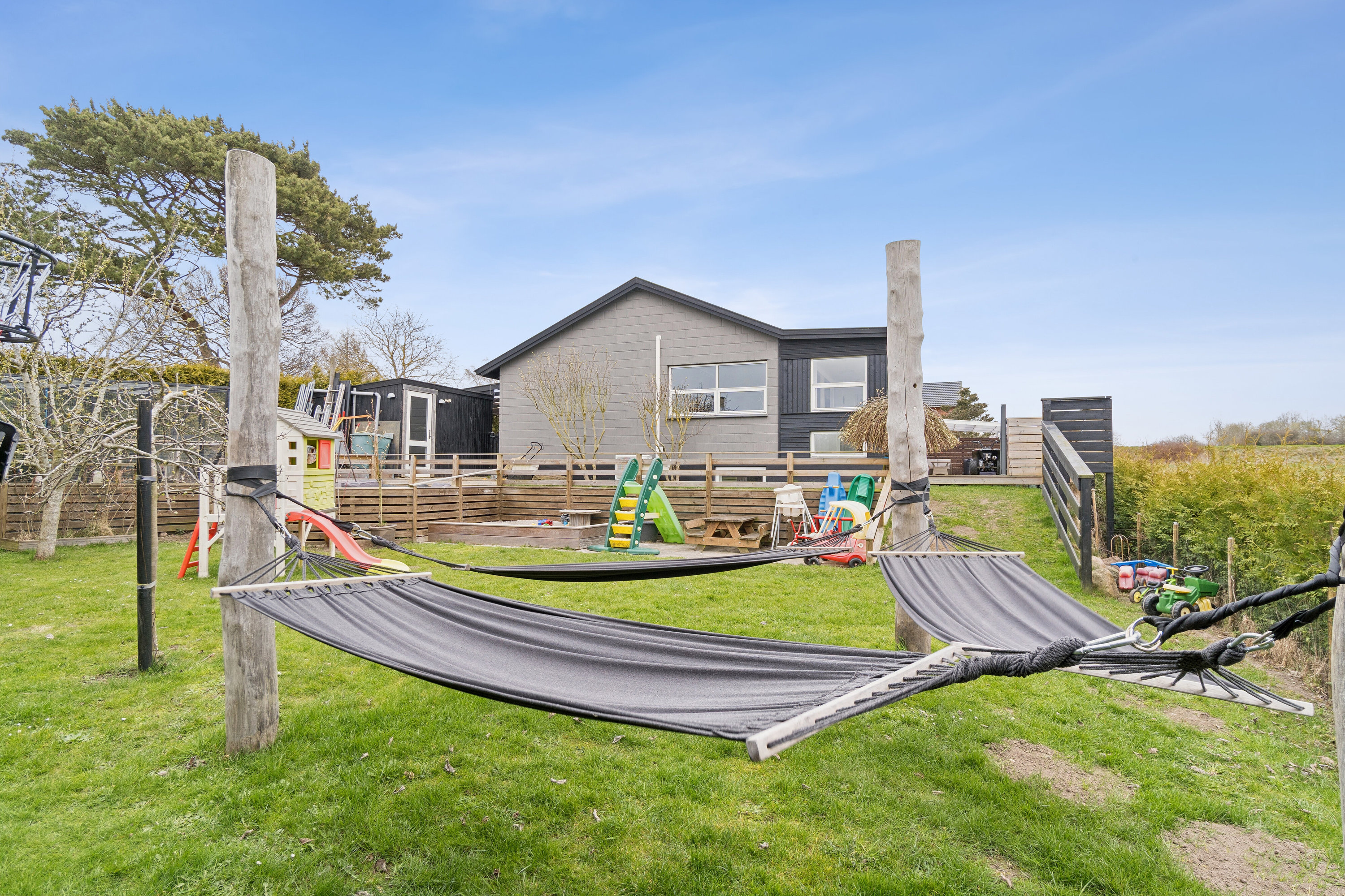 Fremhævet set fra haven billede i fuldskærmstilstand. Billede af Sandagerhusvej 178, 3100 Hornbæk