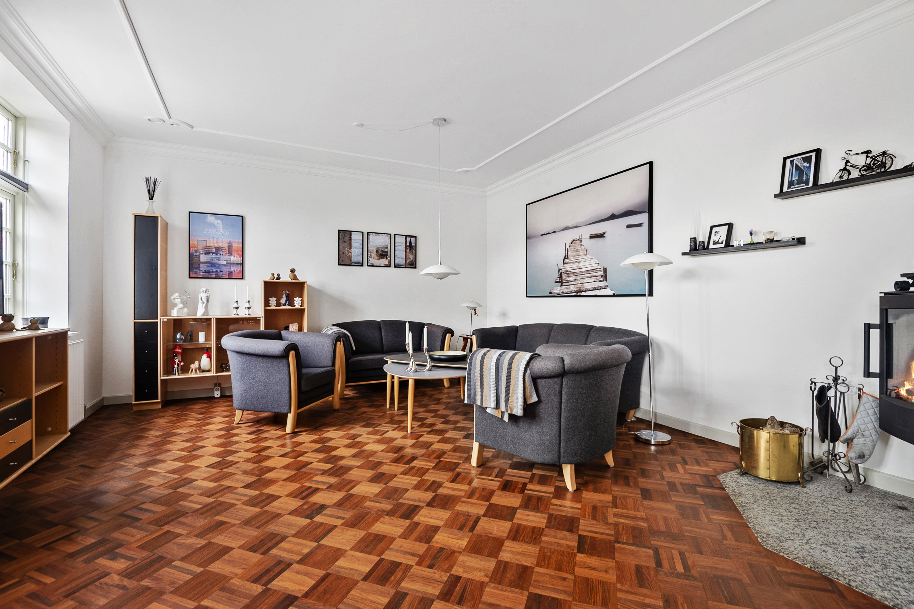 Fremhævet stue billede i fuldskærmstilstand. Billede af Gl Novrupvej 11, 6705 Esbjerg Ø