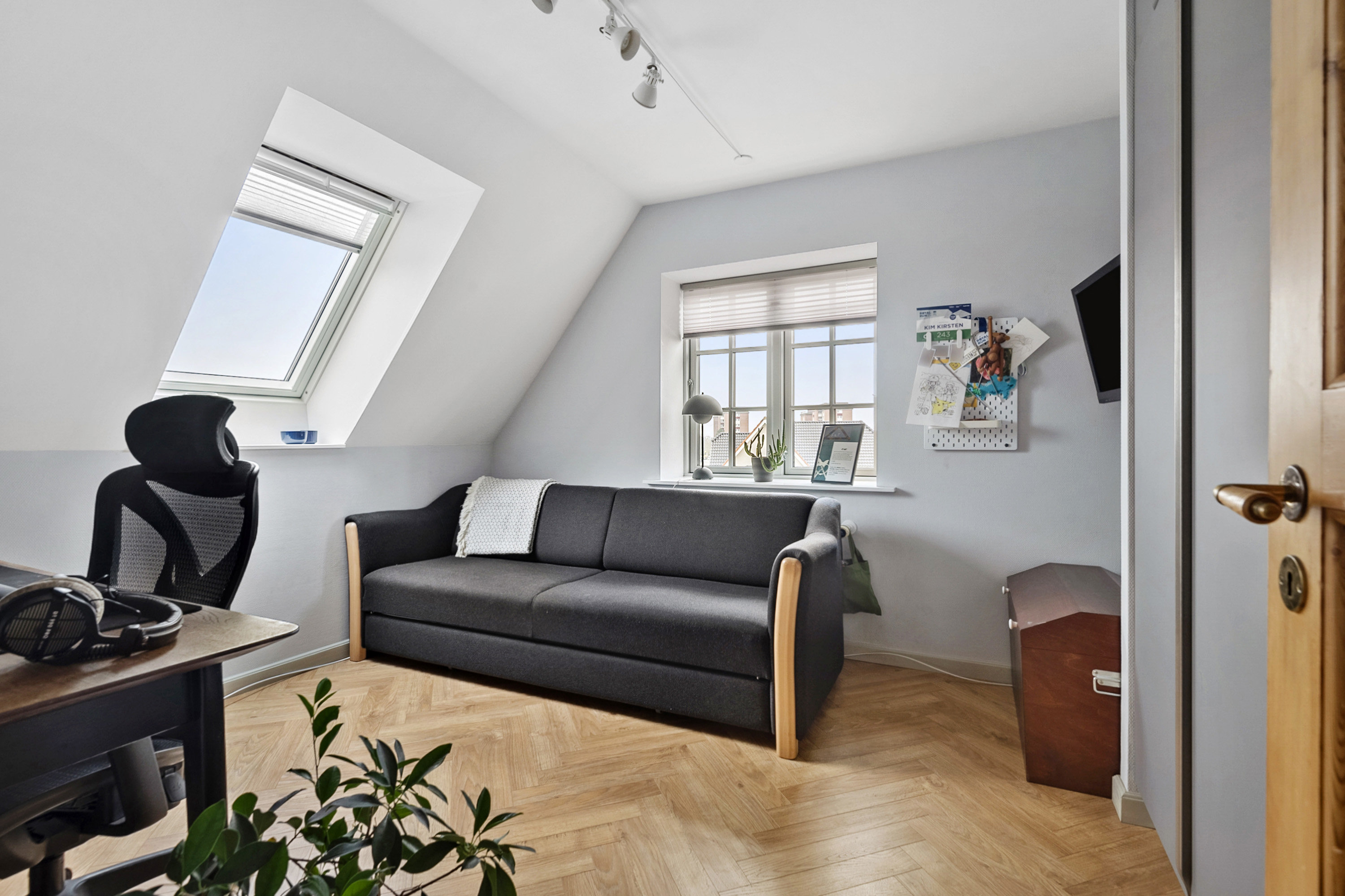 Fremhævet stue billede i fuldskærmstilstand. Billede af Gl Novrupvej 11, 6705 Esbjerg Ø