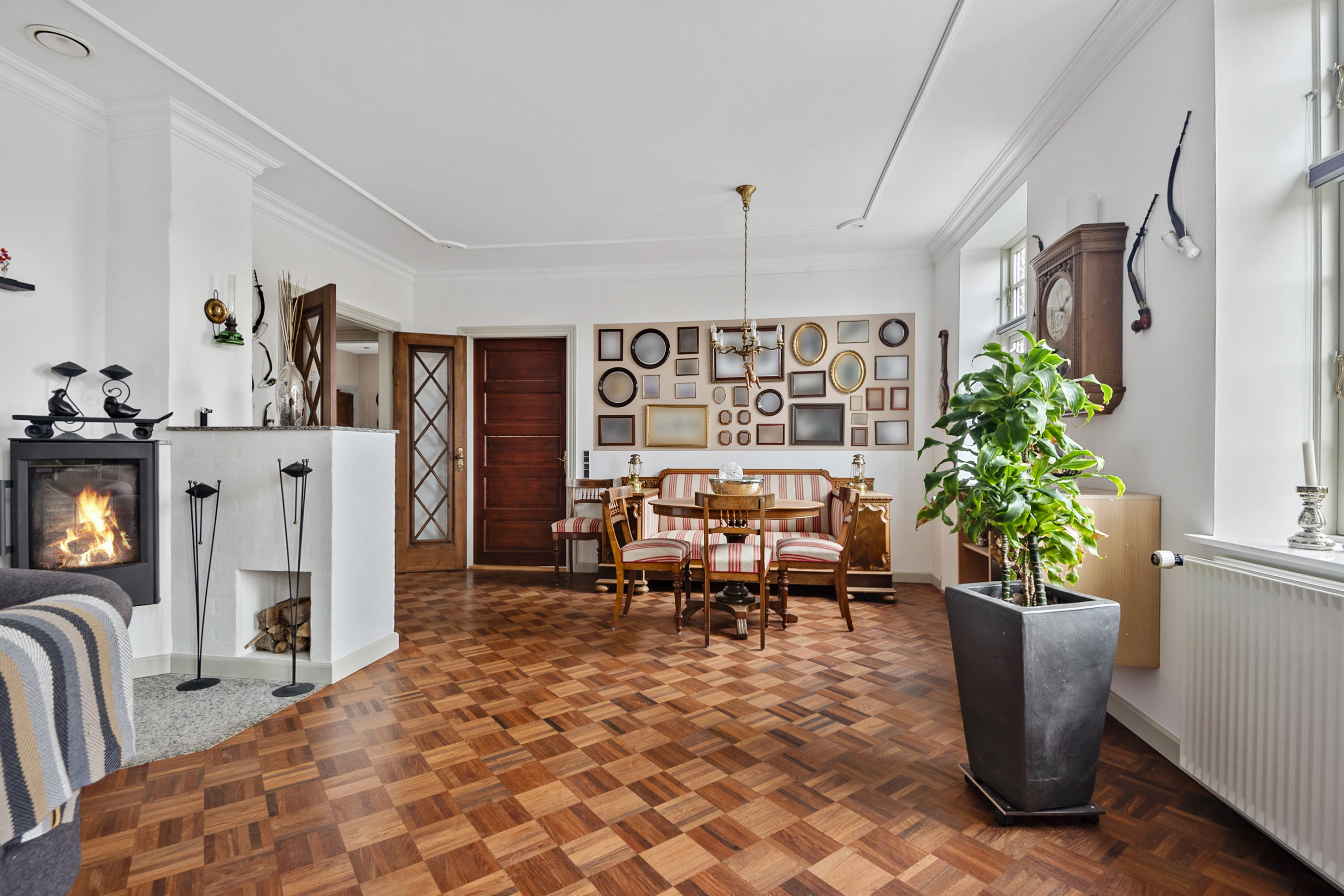 Fremhævet stue billede i fuldskærmstilstand. Billede af Gl Novrupvej 11, 6705 Esbjerg Ø