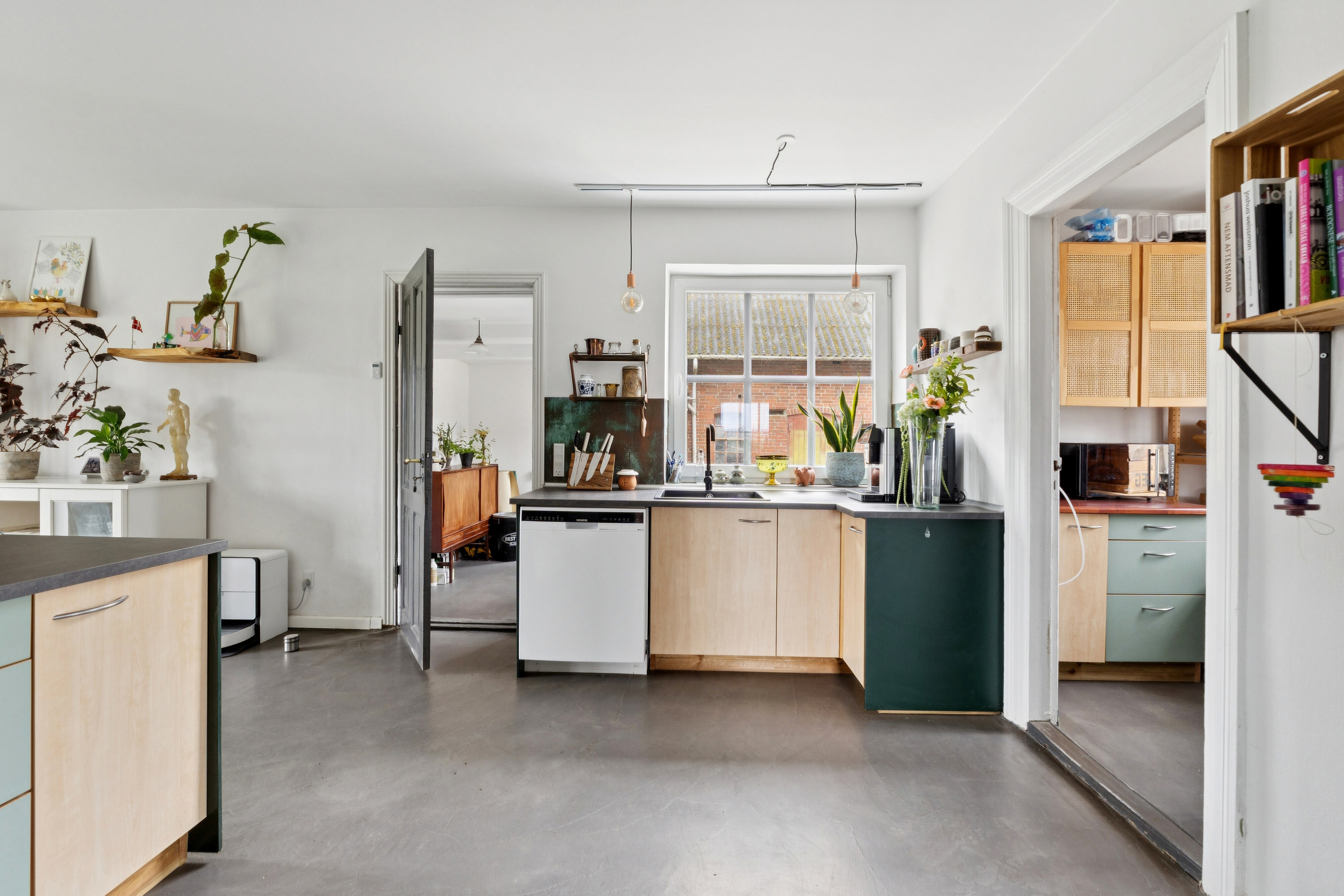 Fremhævet køkken billede i fuldskærmstilstand. Billede af Frørupvej 41, 5871 Frørup