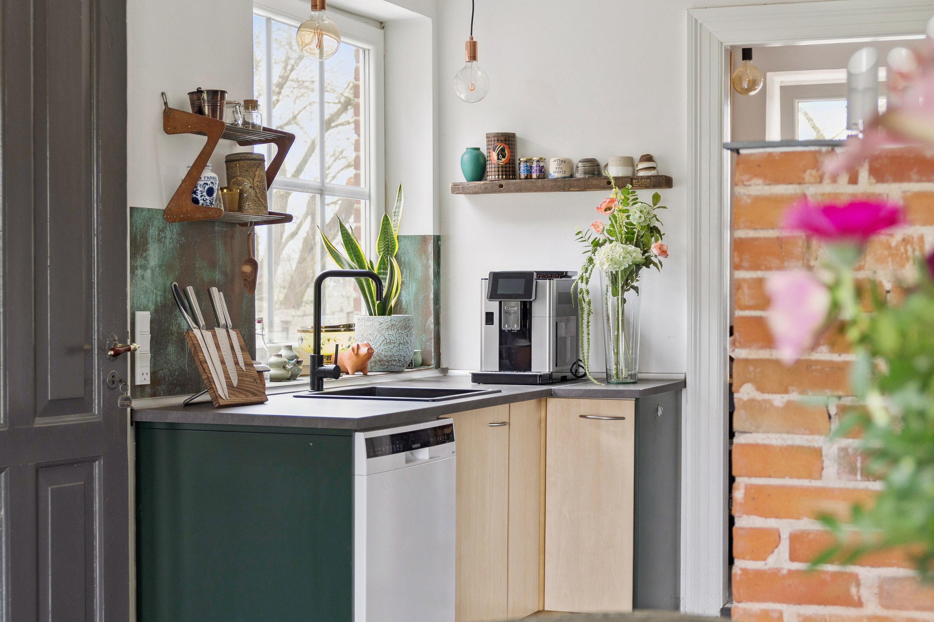 Fremhævet køkken billede i fuldskærmstilstand. Billede af Frørupvej 41, 5871 Frørup