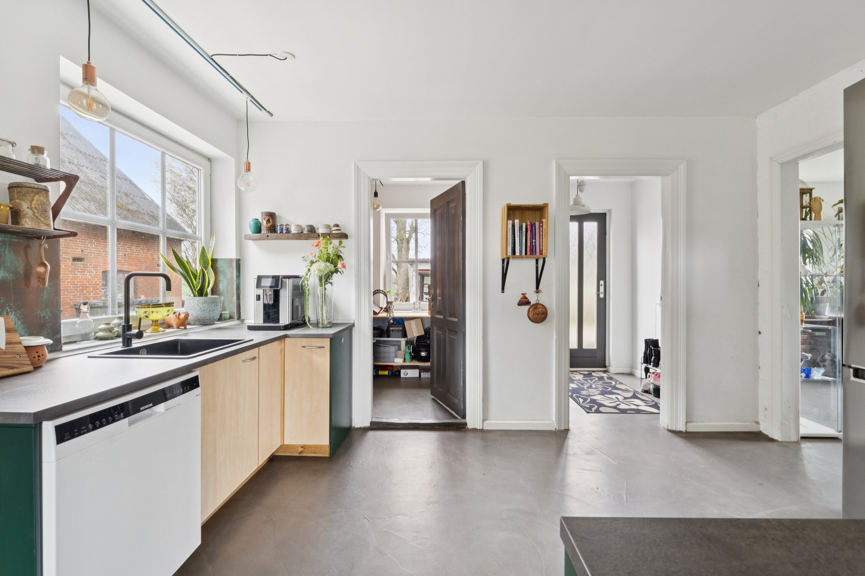 Fremhævet køkken billede i fuldskærmstilstand. Billede af Frørupvej 41, 5871 Frørup