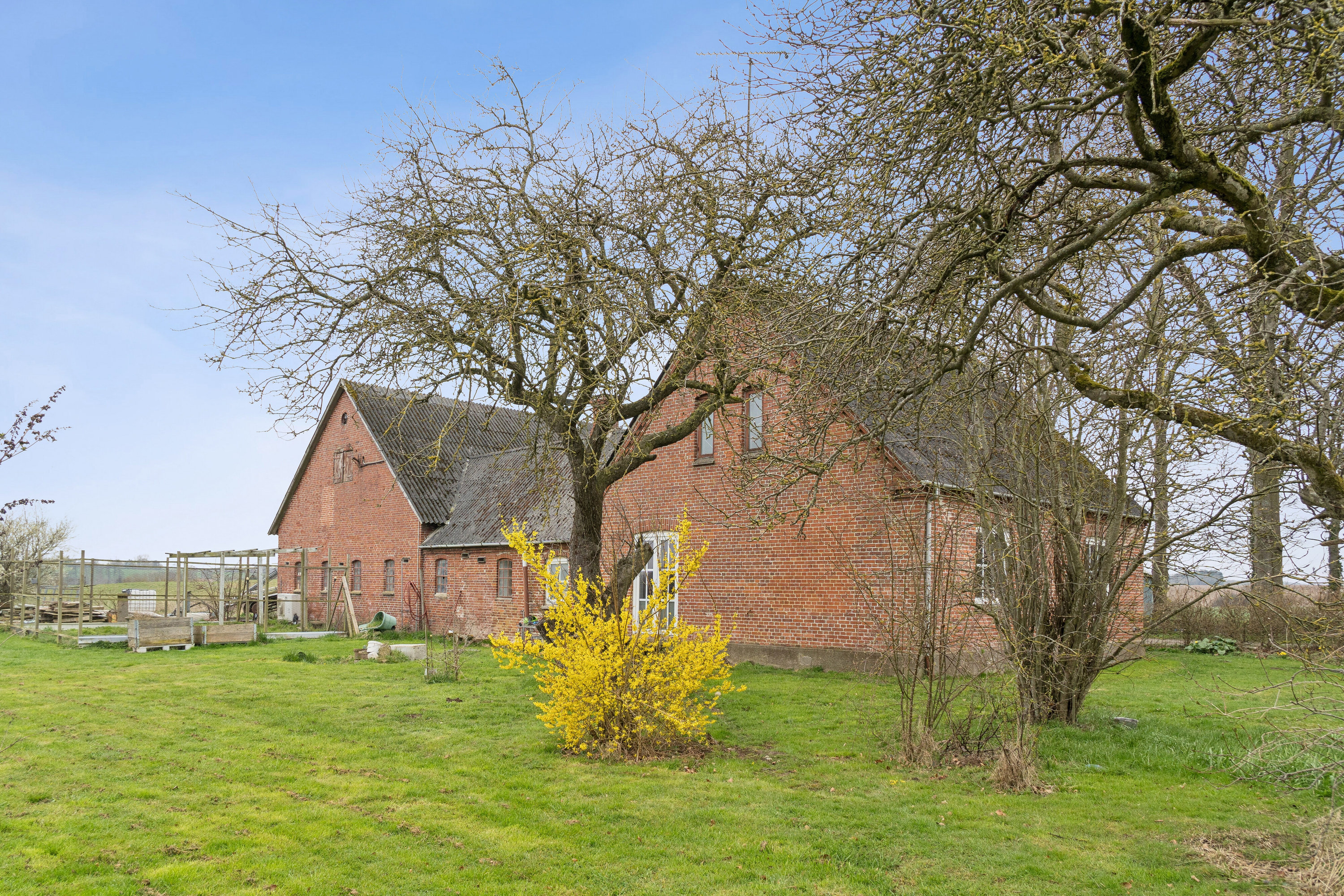 Fremhævet set fra vejen billede i fuldskærmstilstand. Billede af Frørupvej 41, 5871 Frørup