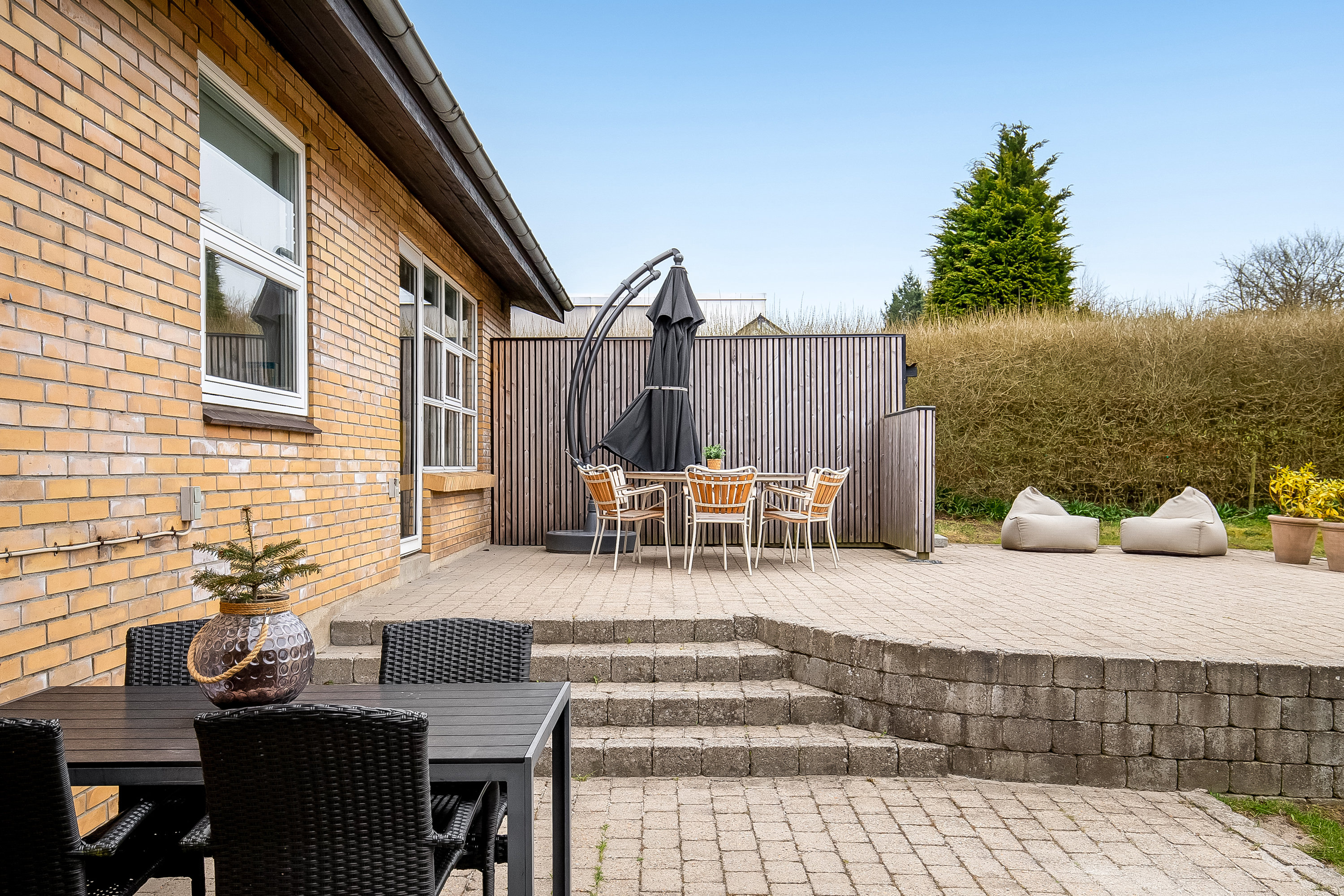 Fremhævet terrasse billede i fuldskærmstilstand. Billede af Erantisvej 19, Søndermarken, 7100 Vejle