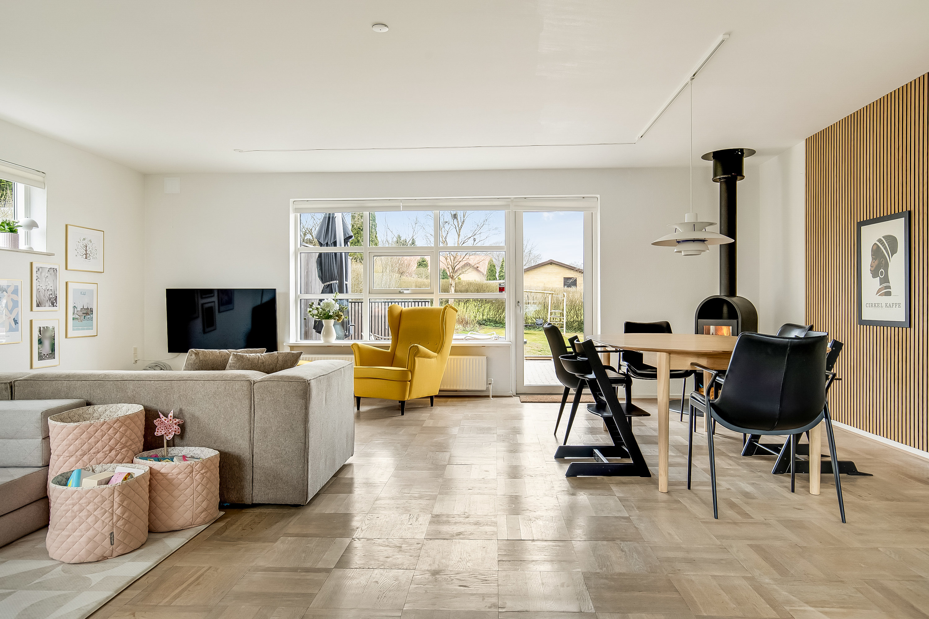 Fremhævet stue billede i fuldskærmstilstand. Billede af Erantisvej 19, Søndermarken, 7100 Vejle