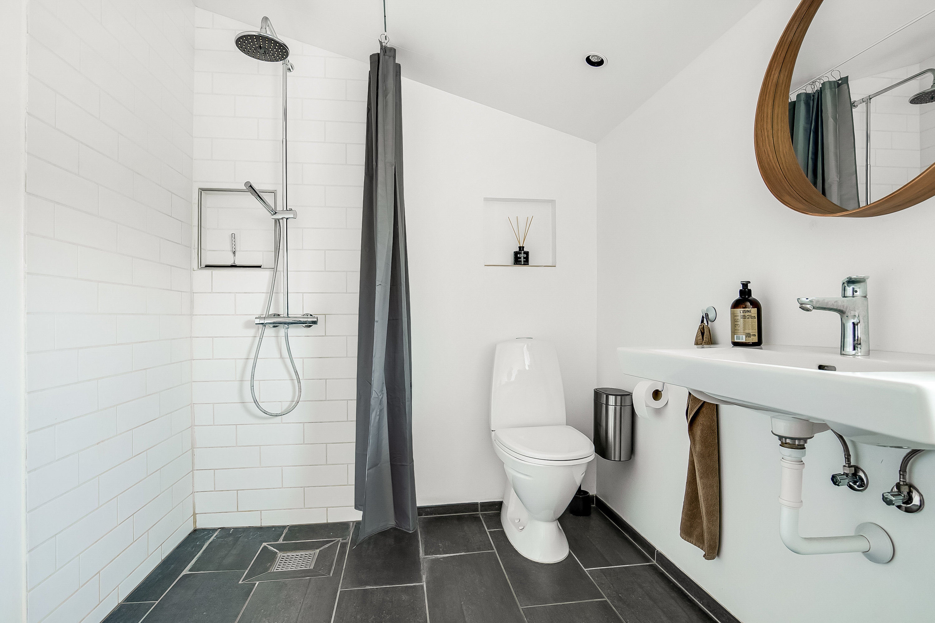 Fremhævet badeværelse billede i fuldskærmstilstand. Billede af Erantisvej 19, Søndermarken, 7100 Vejle