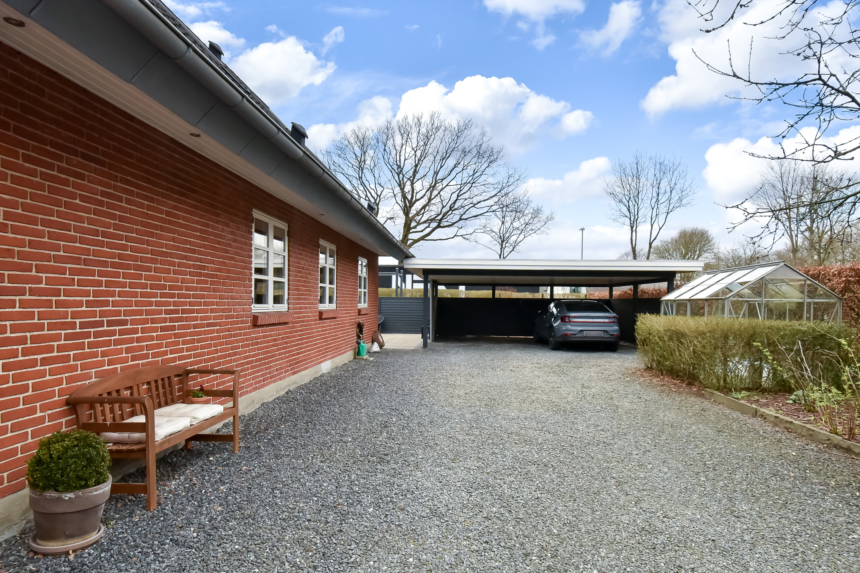 Fremhævet indkørsel billede i fuldskærmstilstand. Billede af Klokkebakken 1, Gjellerup, 7400 Herning