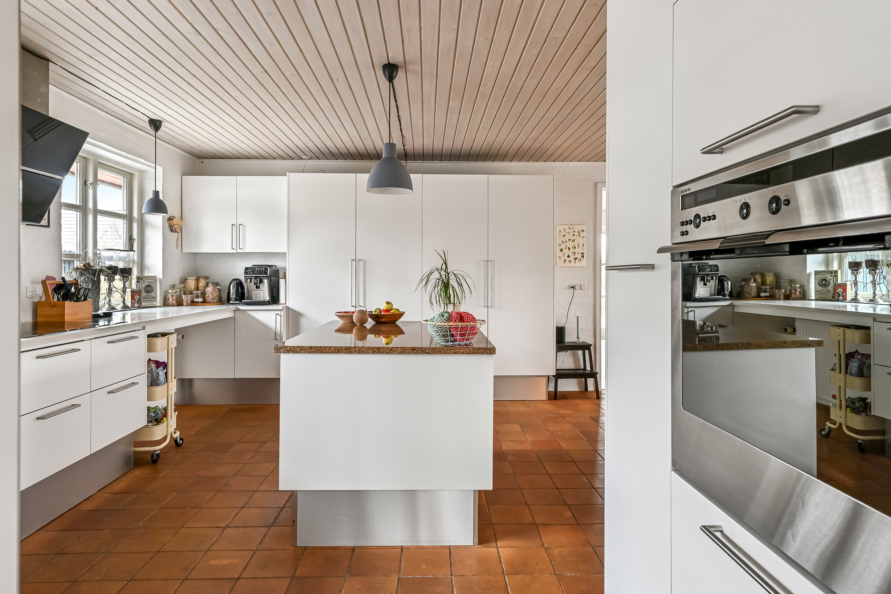 Fremhævet køkken billede i fuldskærmstilstand. Billede af Klokkebakken 1, Gjellerup, 7400 Herning