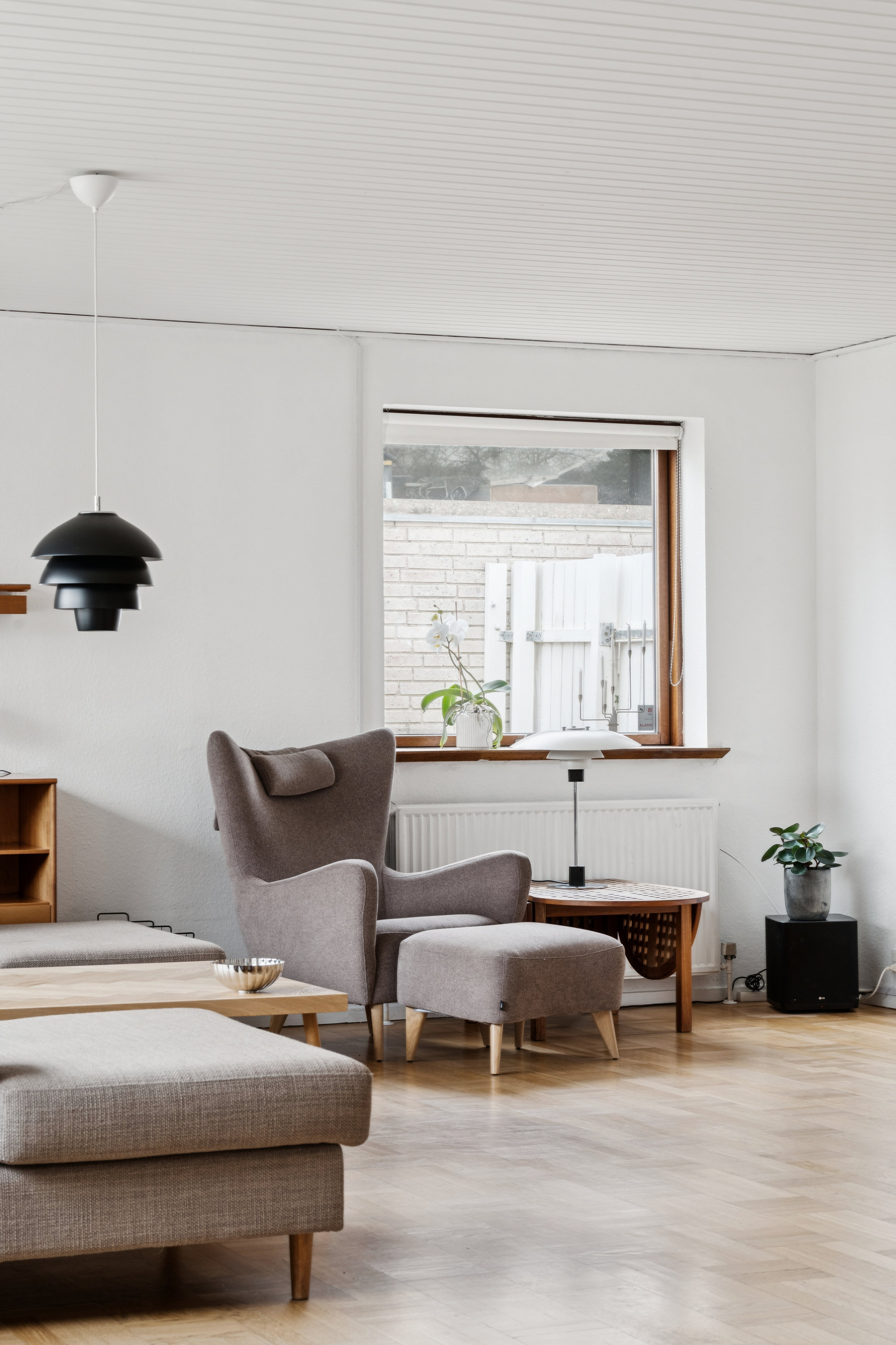 Fremhævet stue billede i fuldskærmstilstand. Billede af Lykkegårdsvej 54, Gug, 9210 Aalborg SØ