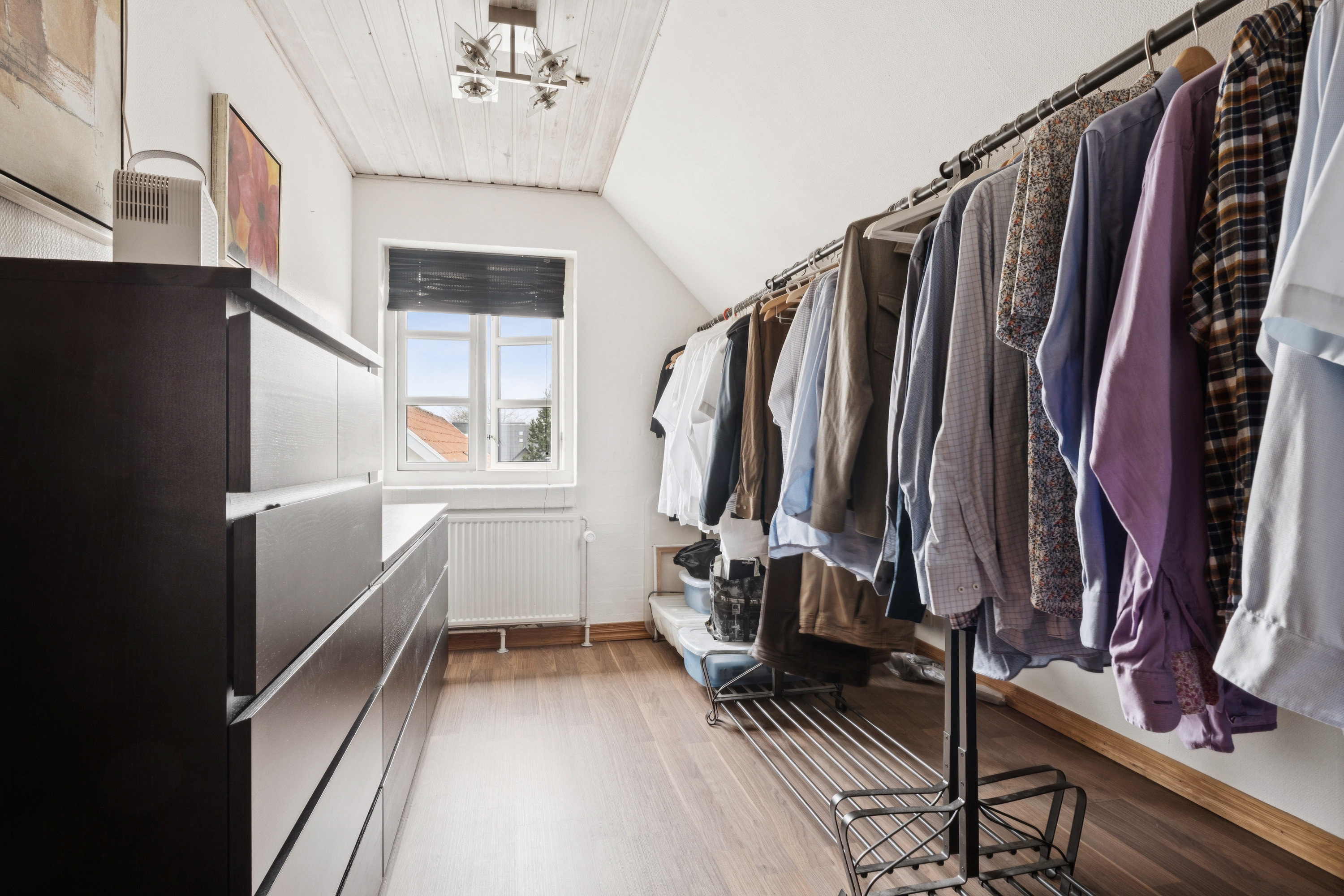 Fremhævet walkin closet billede i fuldskærmstilstand. Billede af Pumpestræde 10, 9230 Svenstrup J