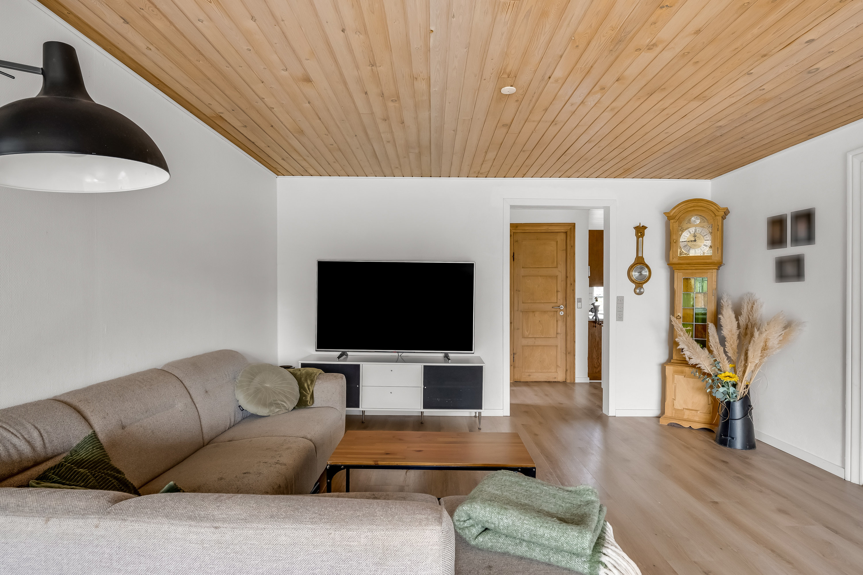 Fremhævet stue billede i fuldskærmstilstand. Billede af Sønderskovvej 13, Nordenskov, 6800 Varde