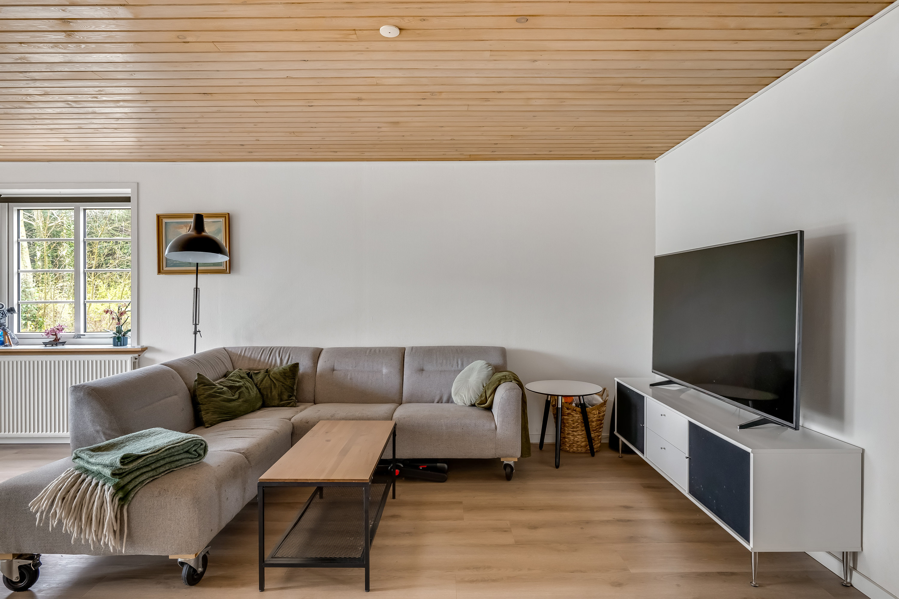 Fremhævet stue billede i fuldskærmstilstand. Billede af Sønderskovvej 13, Nordenskov, 6800 Varde