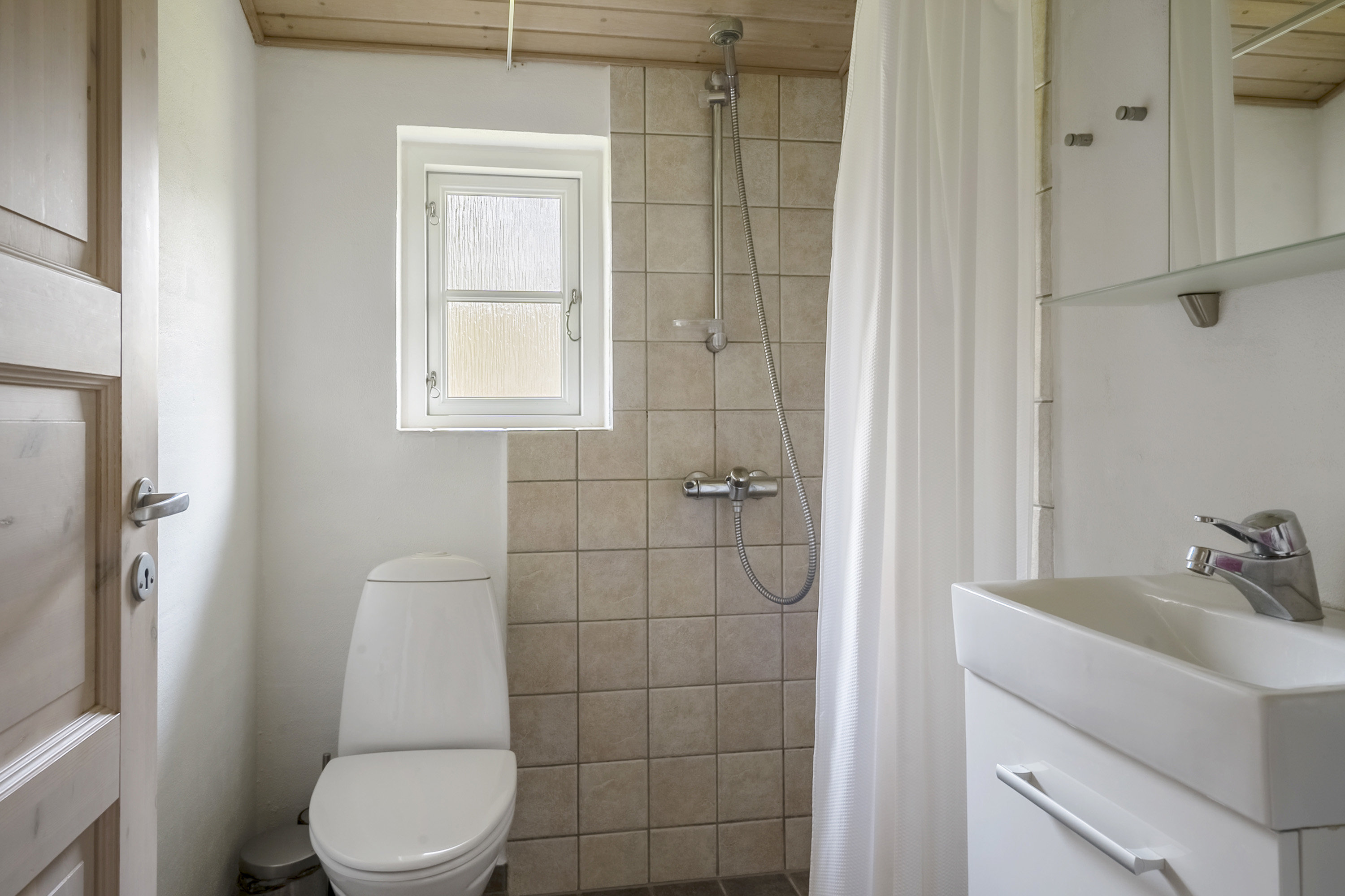 Fremhævet badeværelse billede i fuldskærmstilstand. Billede af Blåbærvej 6, Vedersø, 6990 Ulfborg