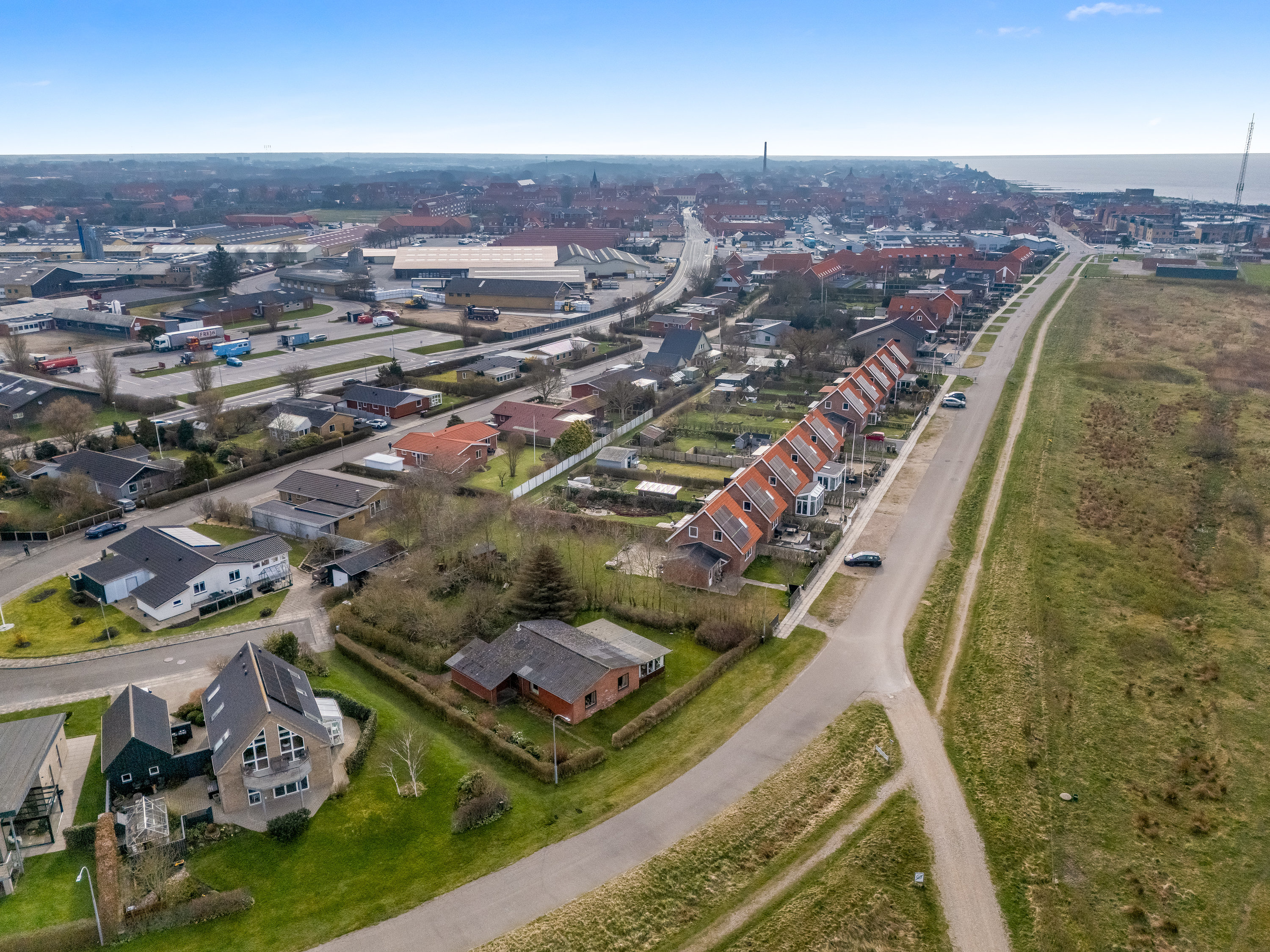 Fremhævet luftfoto billede i fuldskærmstilstand. Billede af Mågevej 13, 6950 Ringkøbing