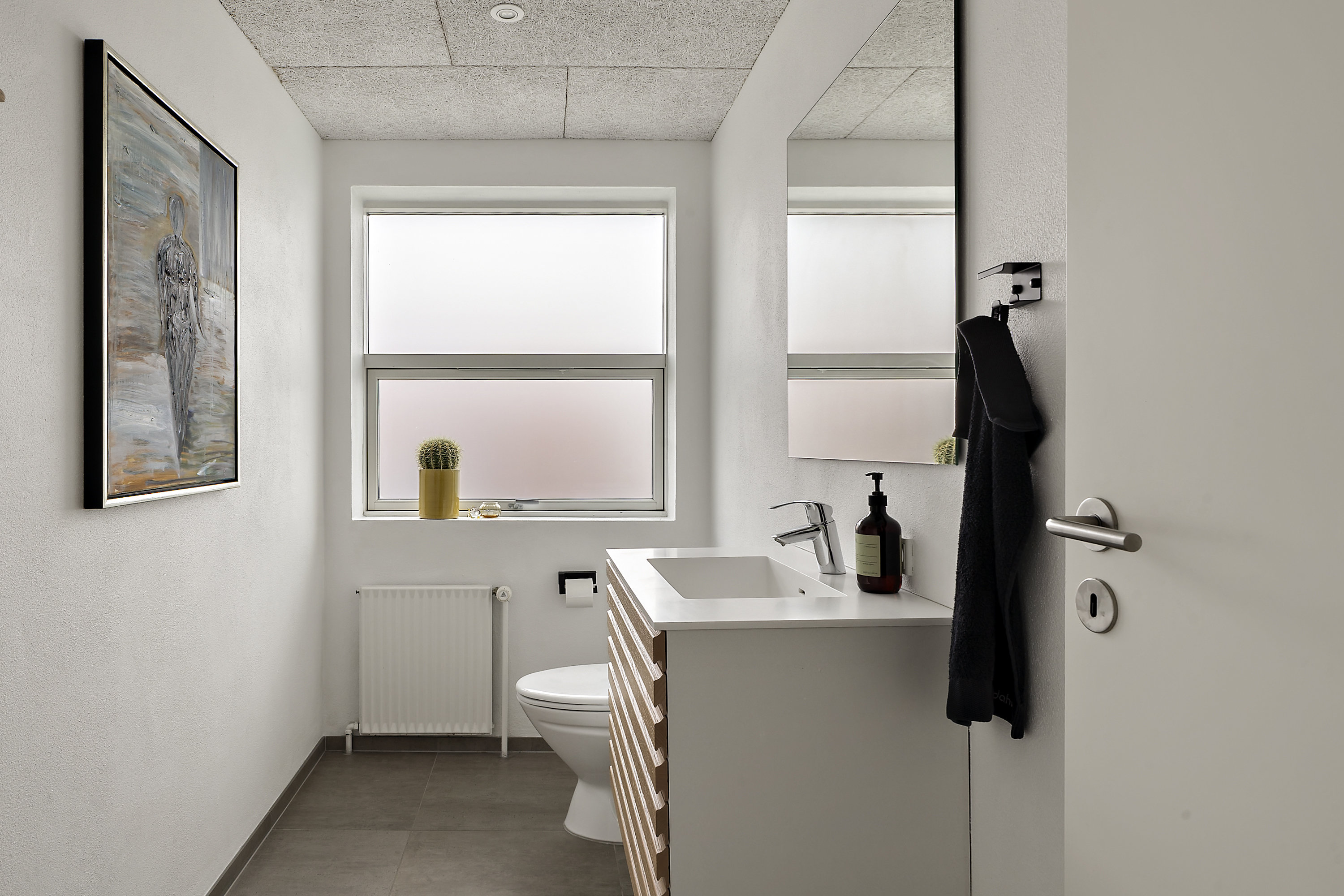 Fremhævet toilet billede i fuldskærmstilstand. Billede af Krügersvej 48, Sanddal, 7000 Fredericia