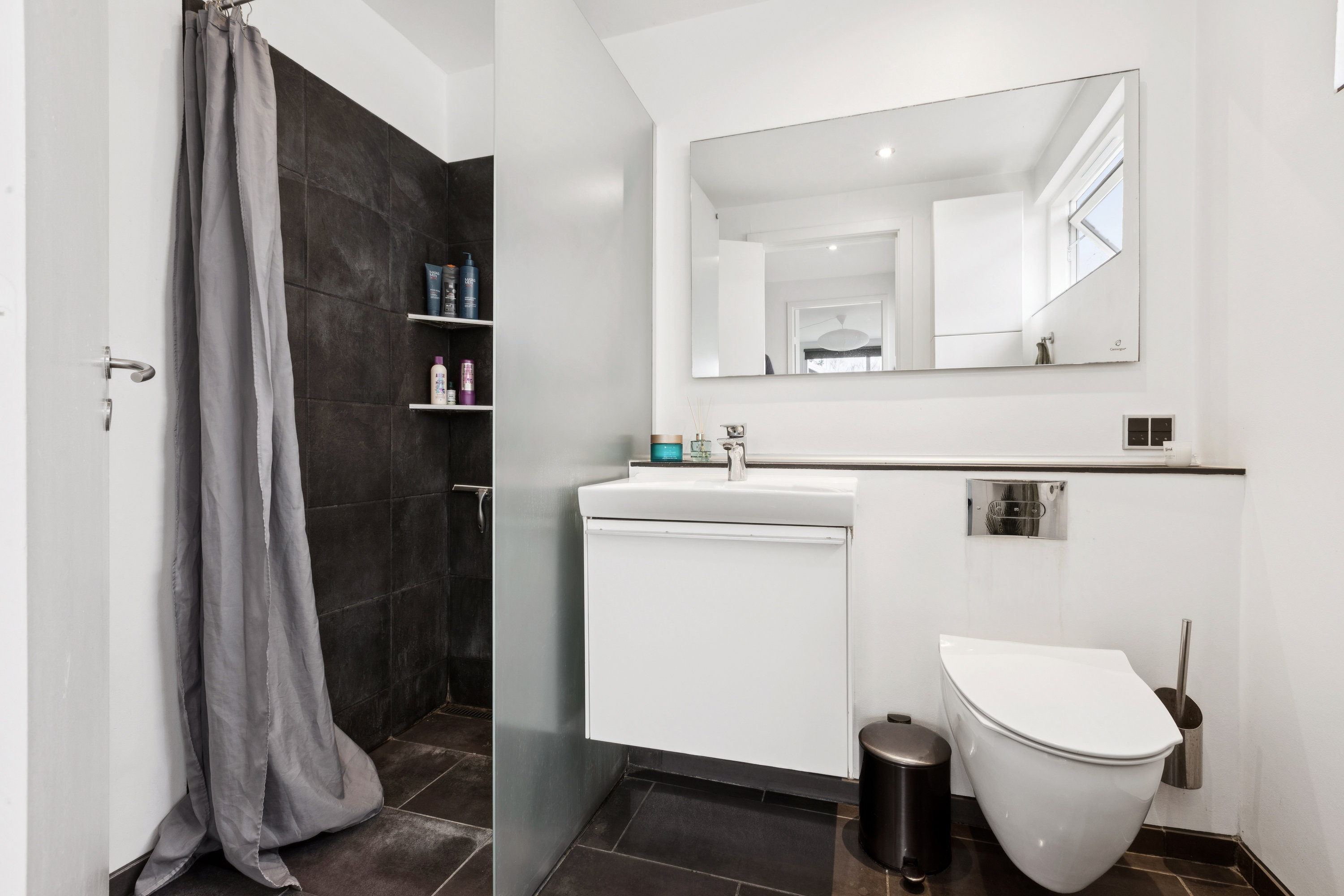 Fremhævet badeværelse billede i fuldskærmstilstand. Billede af Leiden Alle 16, 2791 Dragør