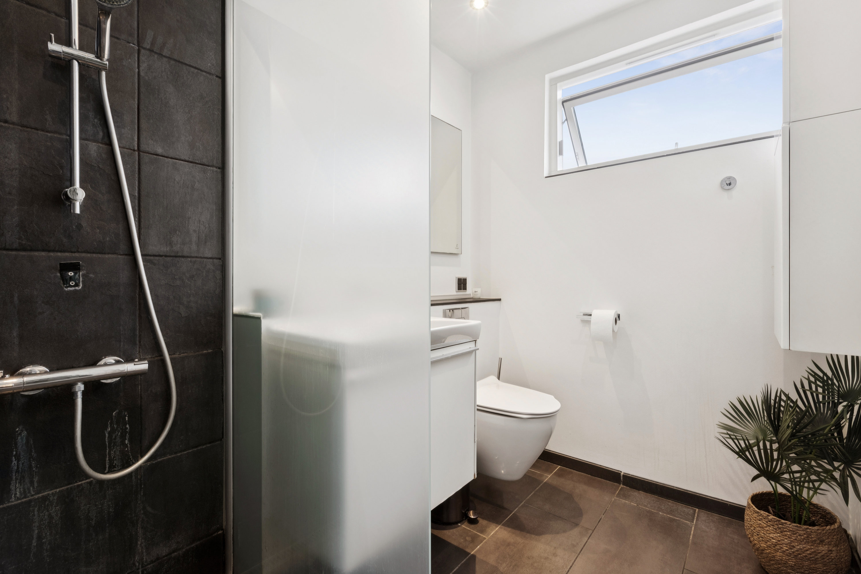 Fremhævet badeværelse billede i fuldskærmstilstand. Billede af Leiden Alle 16, 2791 Dragør