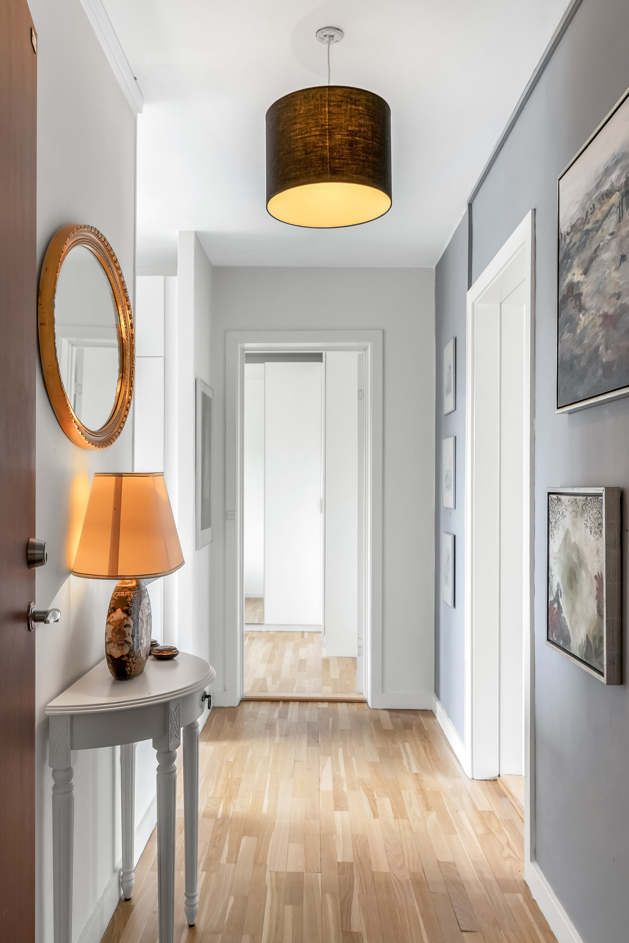 Fremhævet gang billede i fuldskærmstilstand. Billede af Fredskovhellet 33, 1. tv., 3400 Hillerød